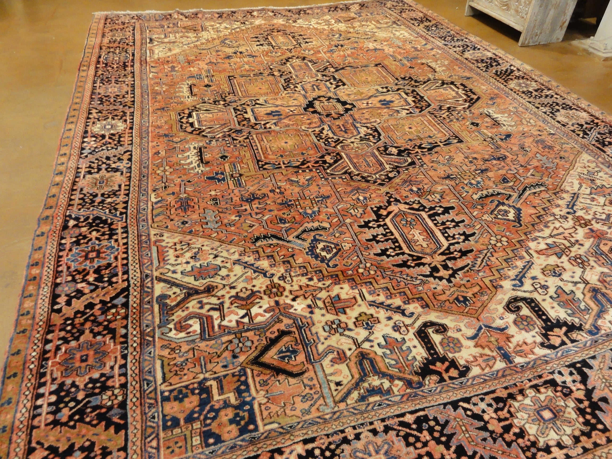 Antique Serapi Heriz 37024