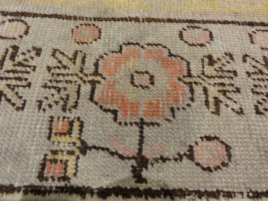 32118 Antique Khotan