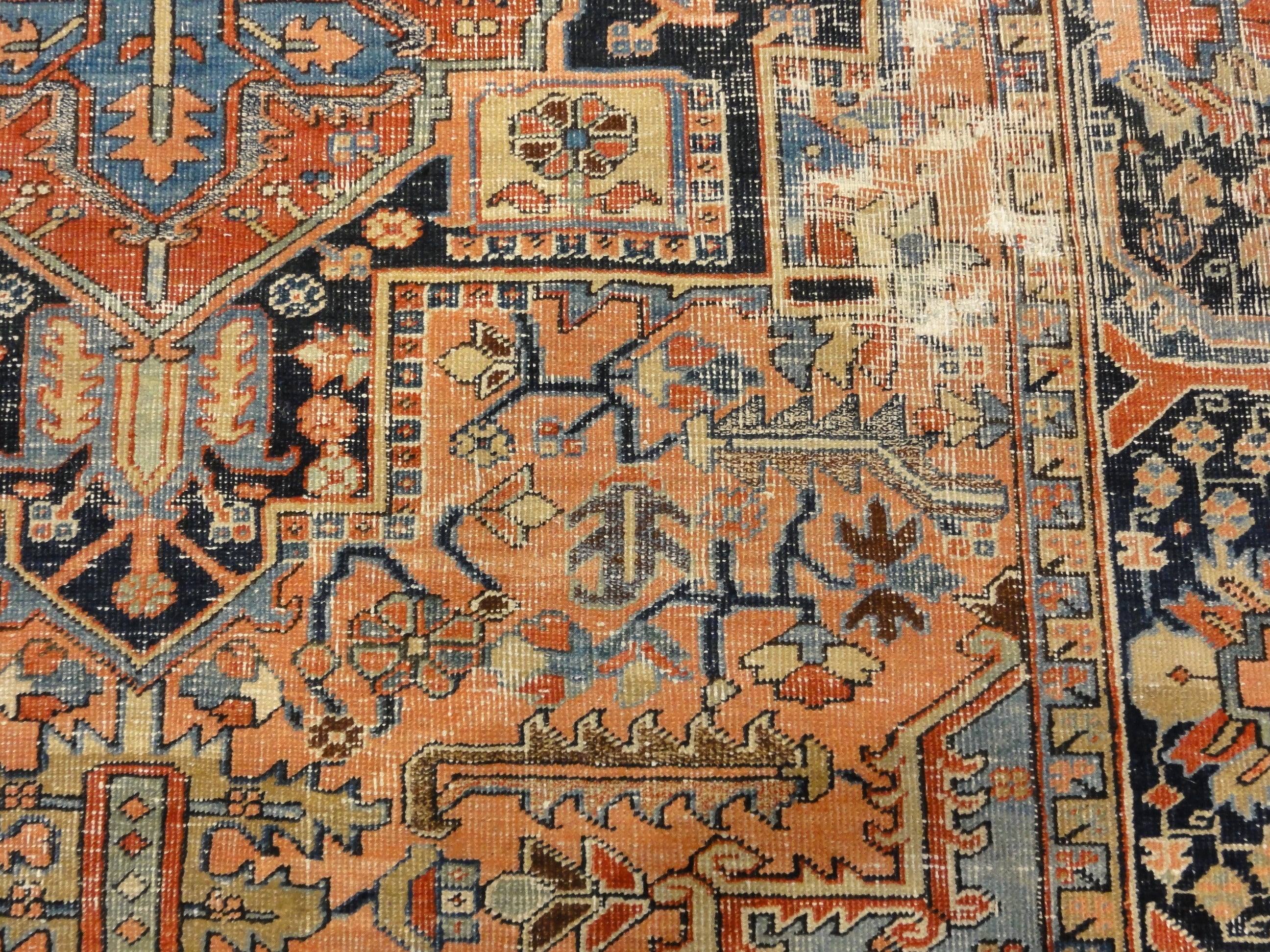 34973 Antique Heriz Rug