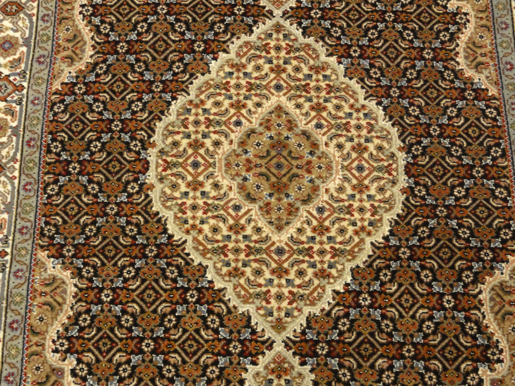 32910 Persian Rug
