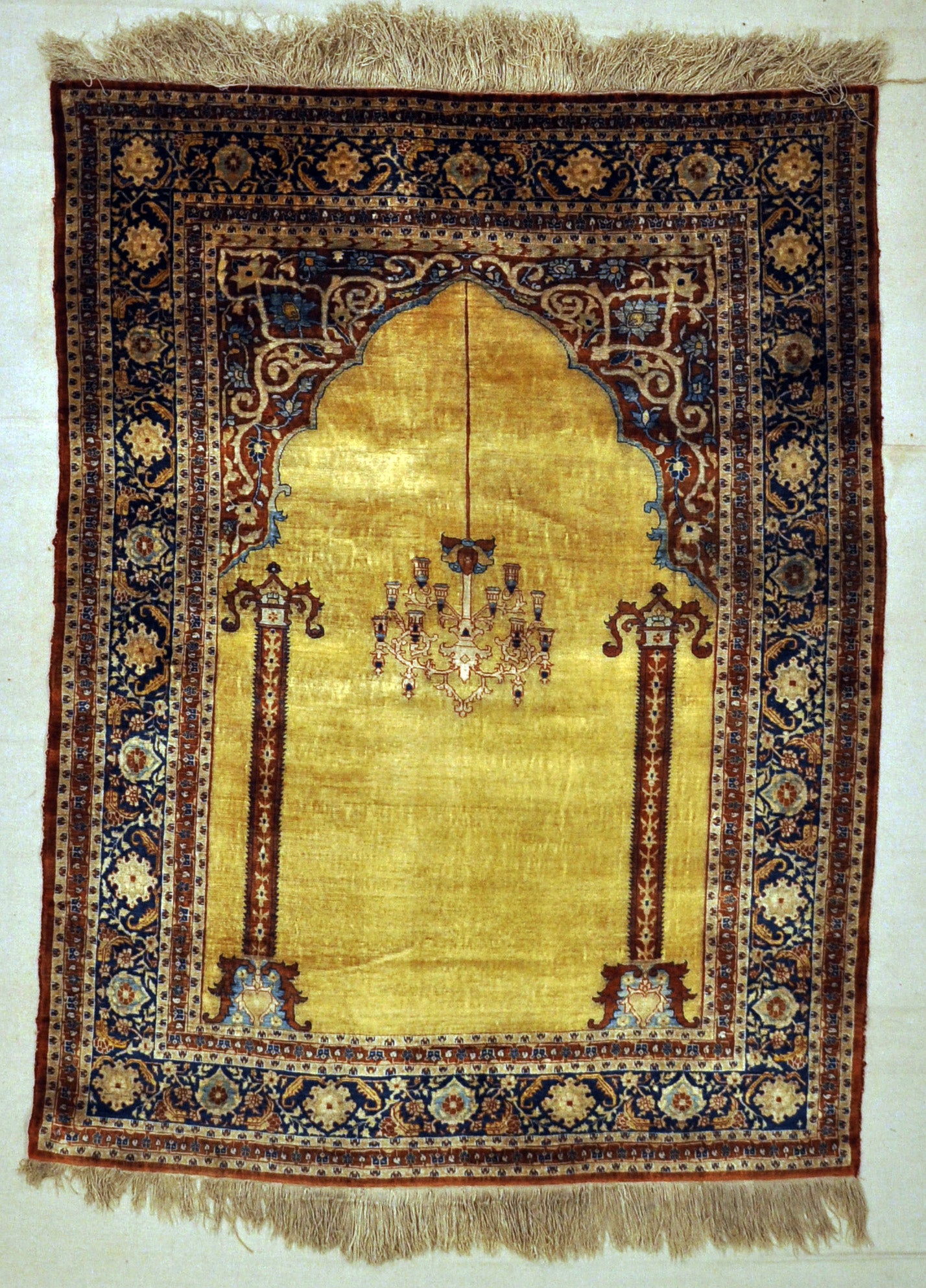 Fine Antique Silk Heriz 30036