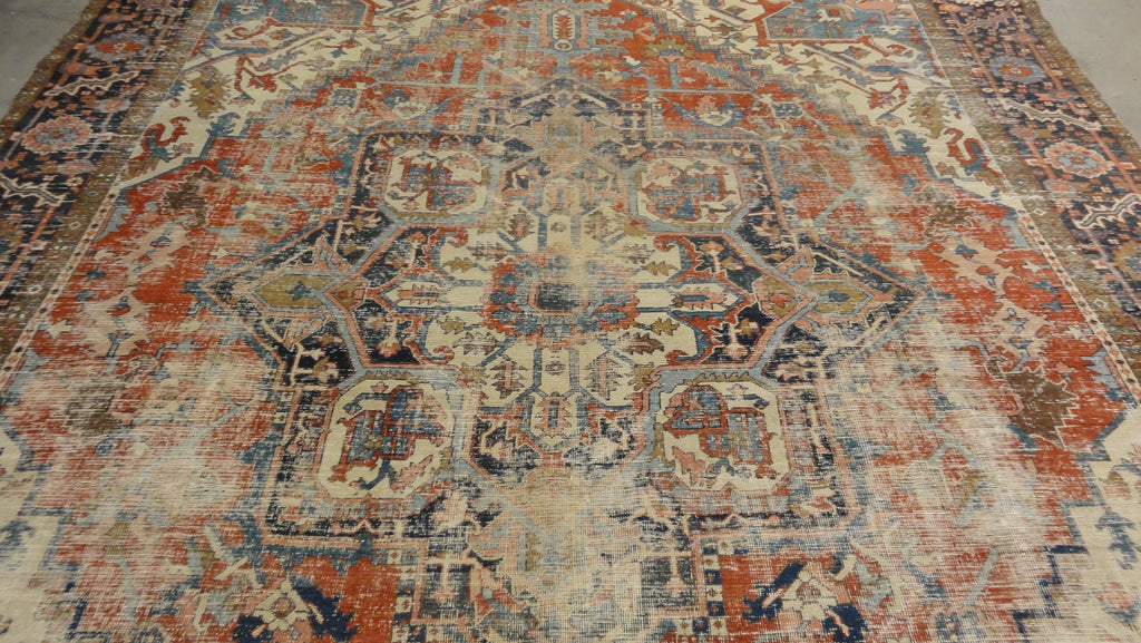 34142 Antique Serapi