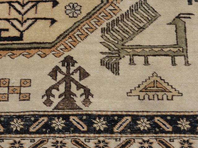 33686 Antique Caucasian Design