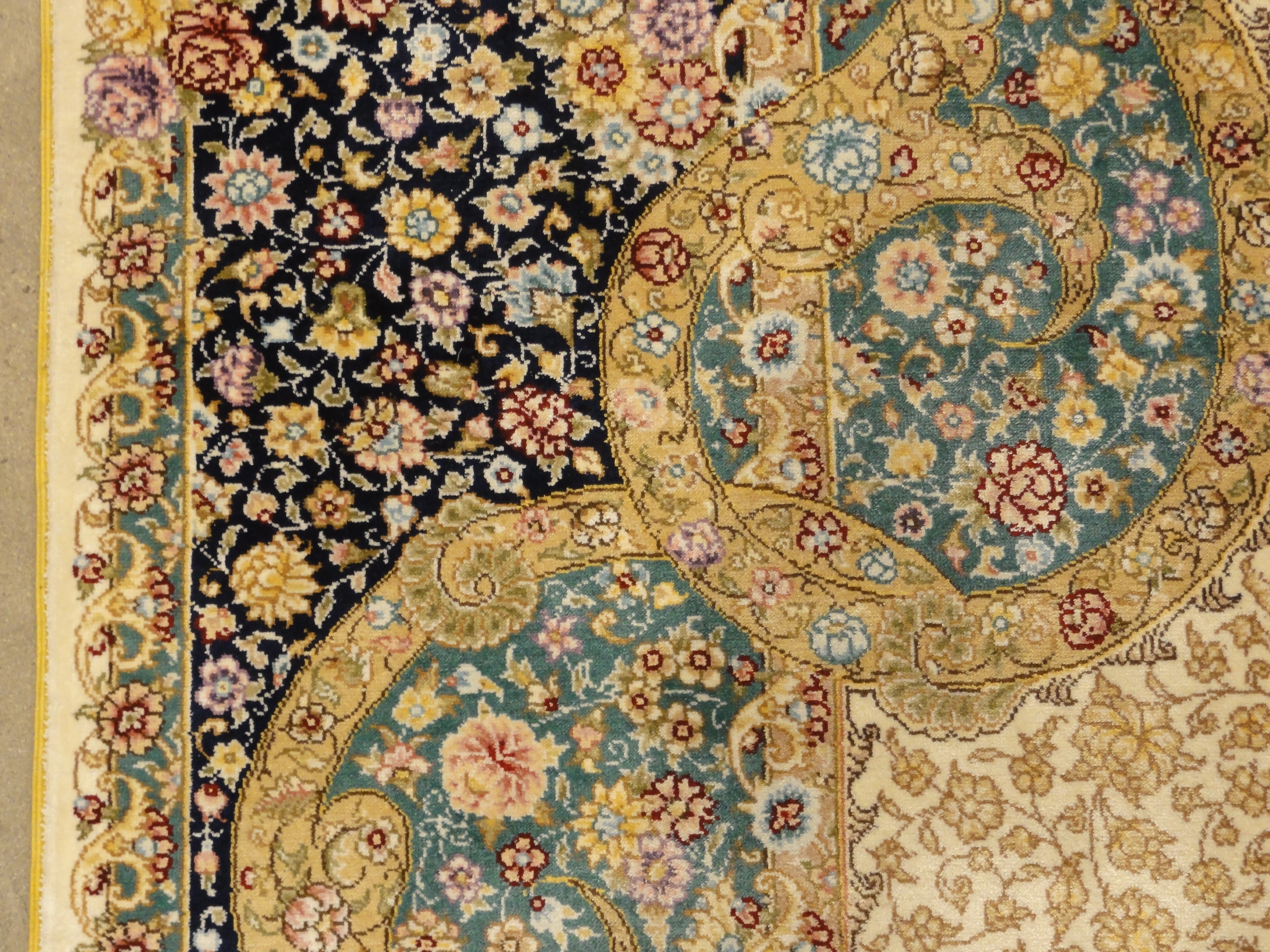 33192 Finest Silk Qum