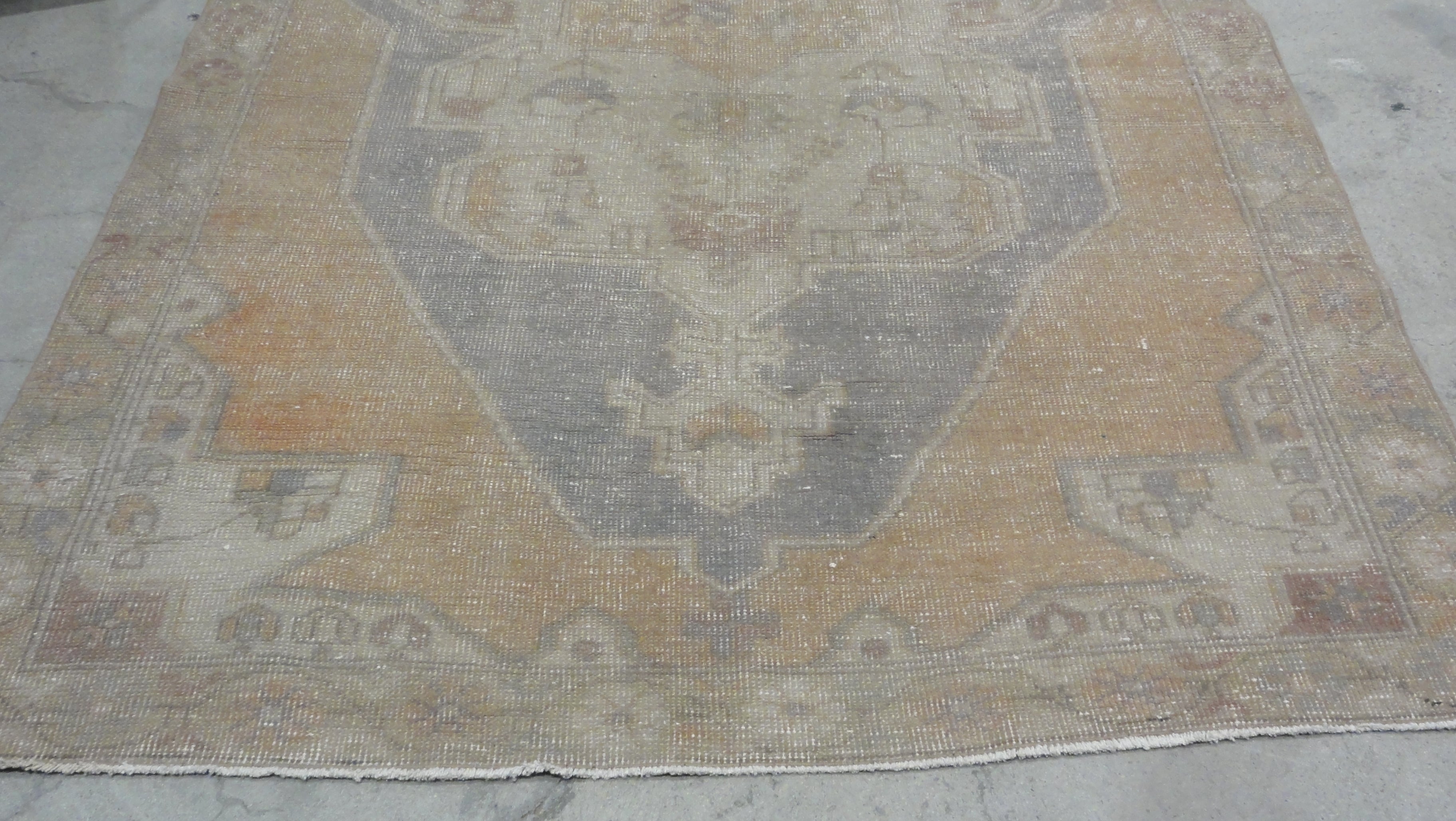 34136 Antique Oushak