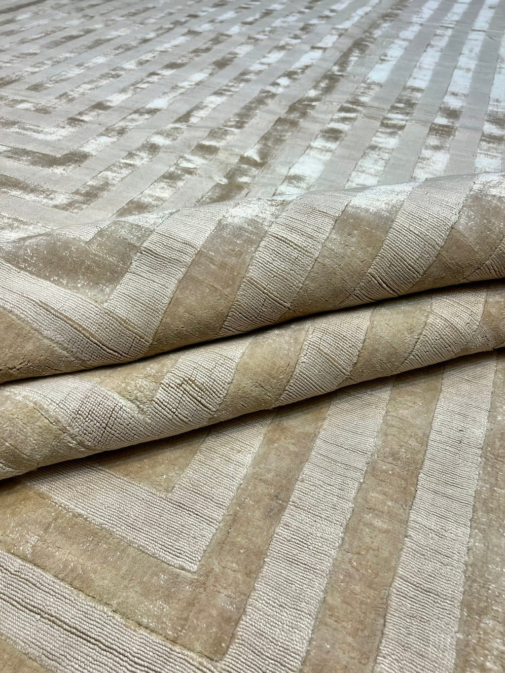 Ziegler & Co. Modern Loop Cut 24289