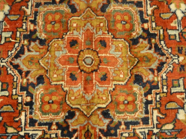 33840 Antique Persian Heriz