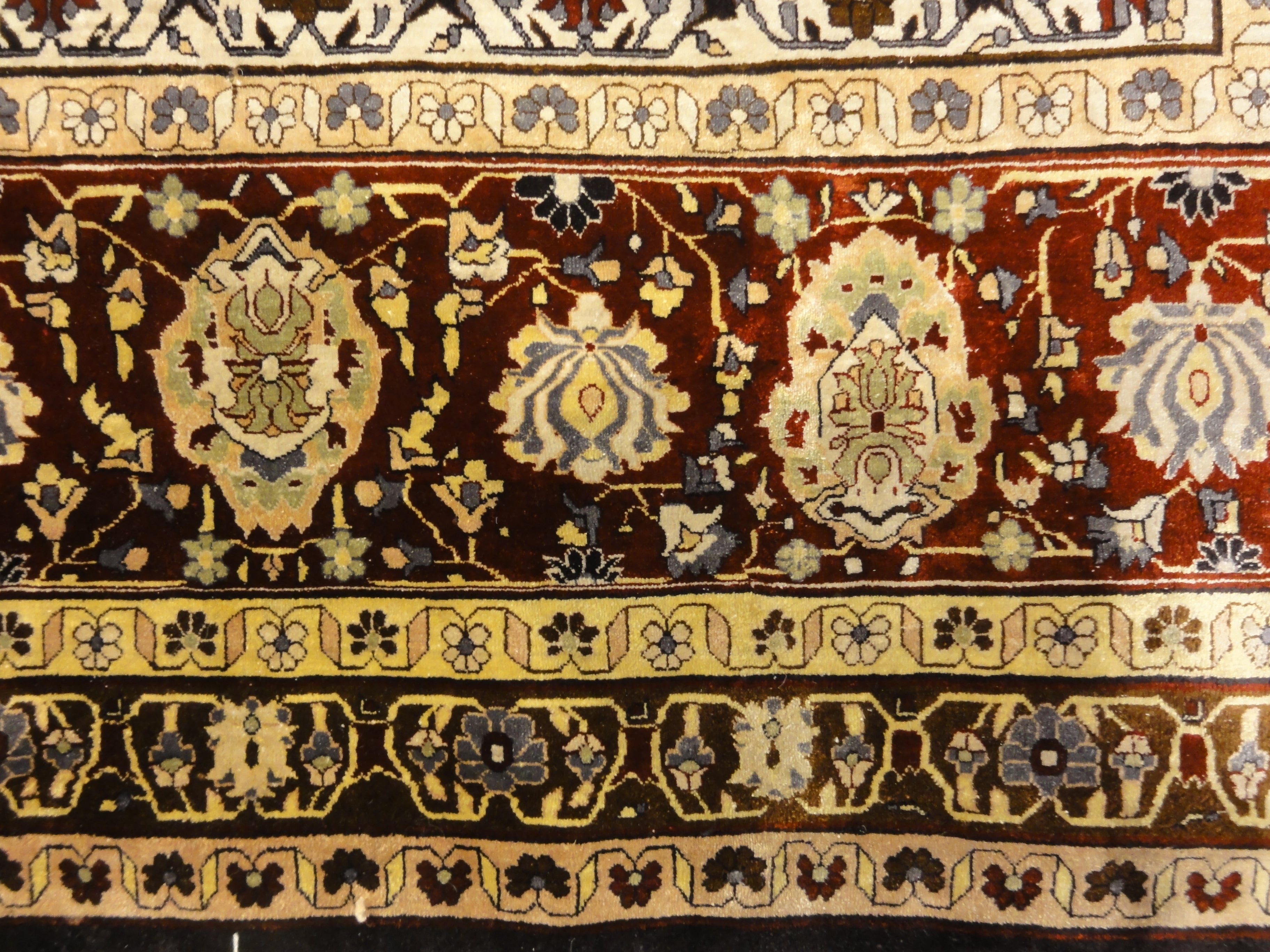 Vintage Silk Hereke 33138