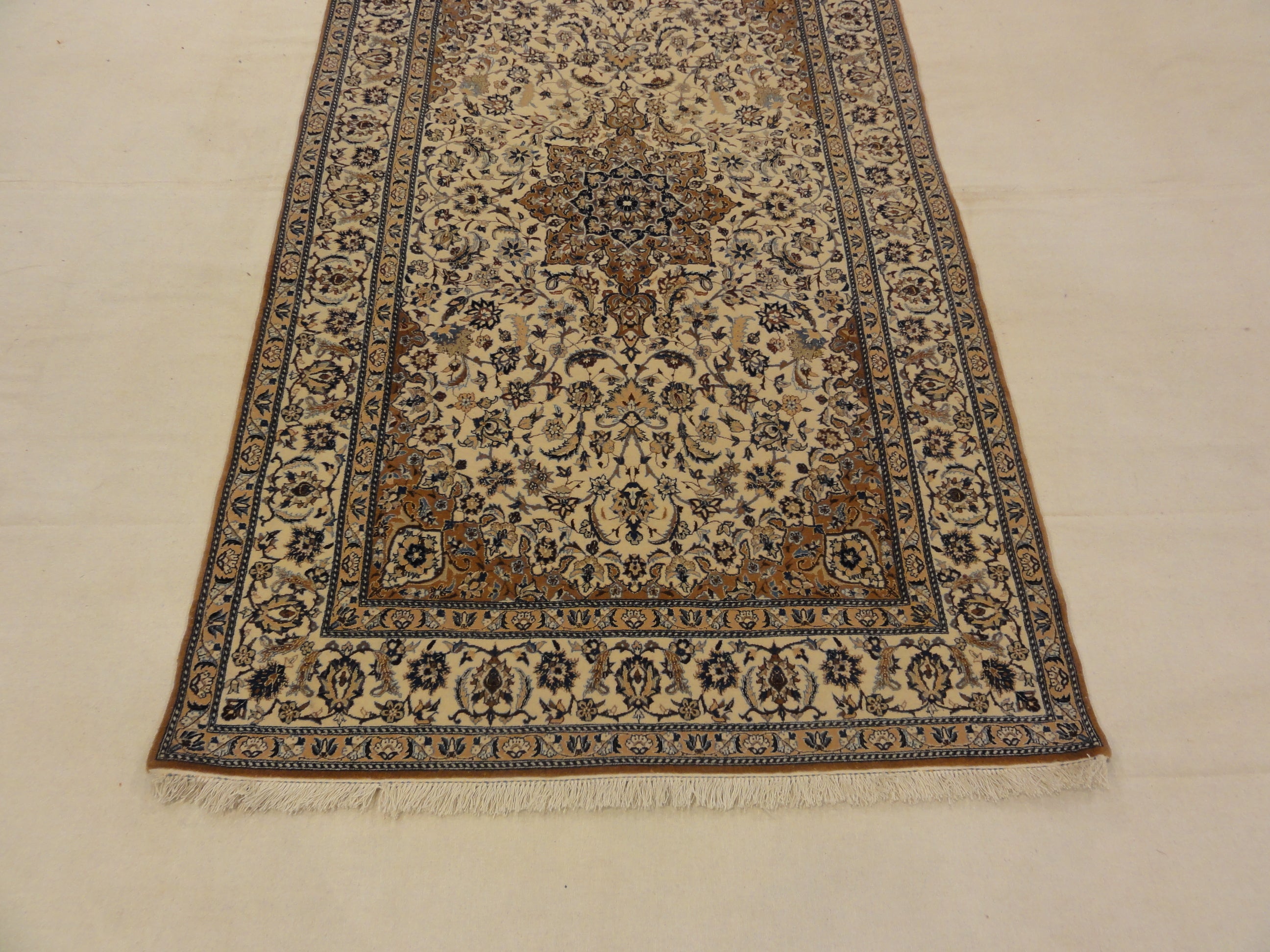 Nain Medallian Persian Handmade Wool Rug