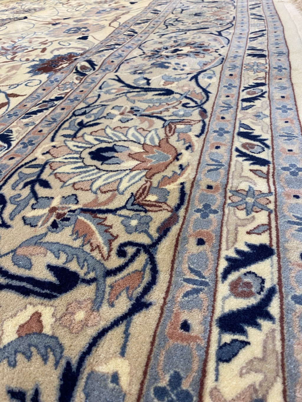 Antique Nain Rug 23072