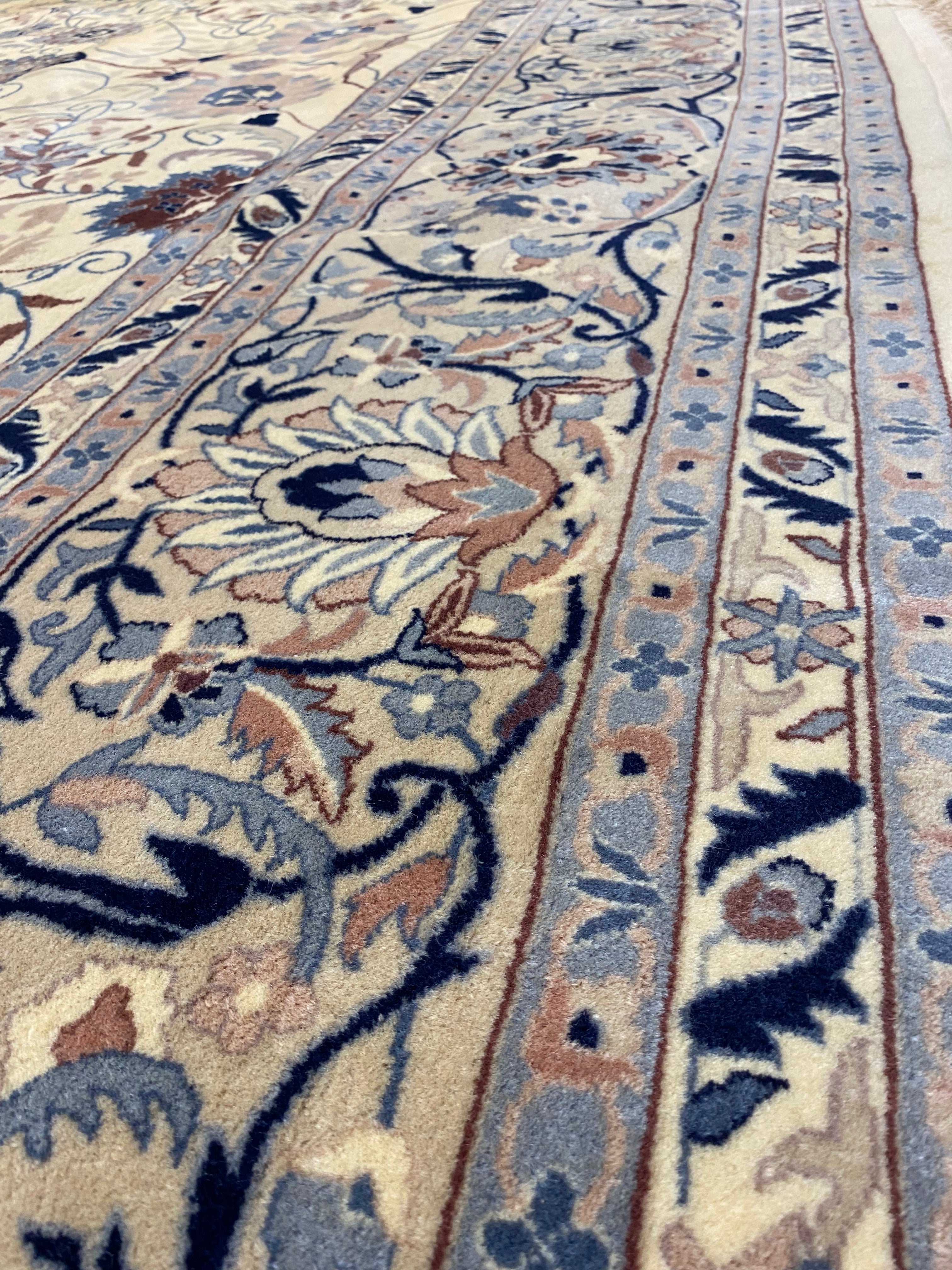 Antique Nain Rug 23072