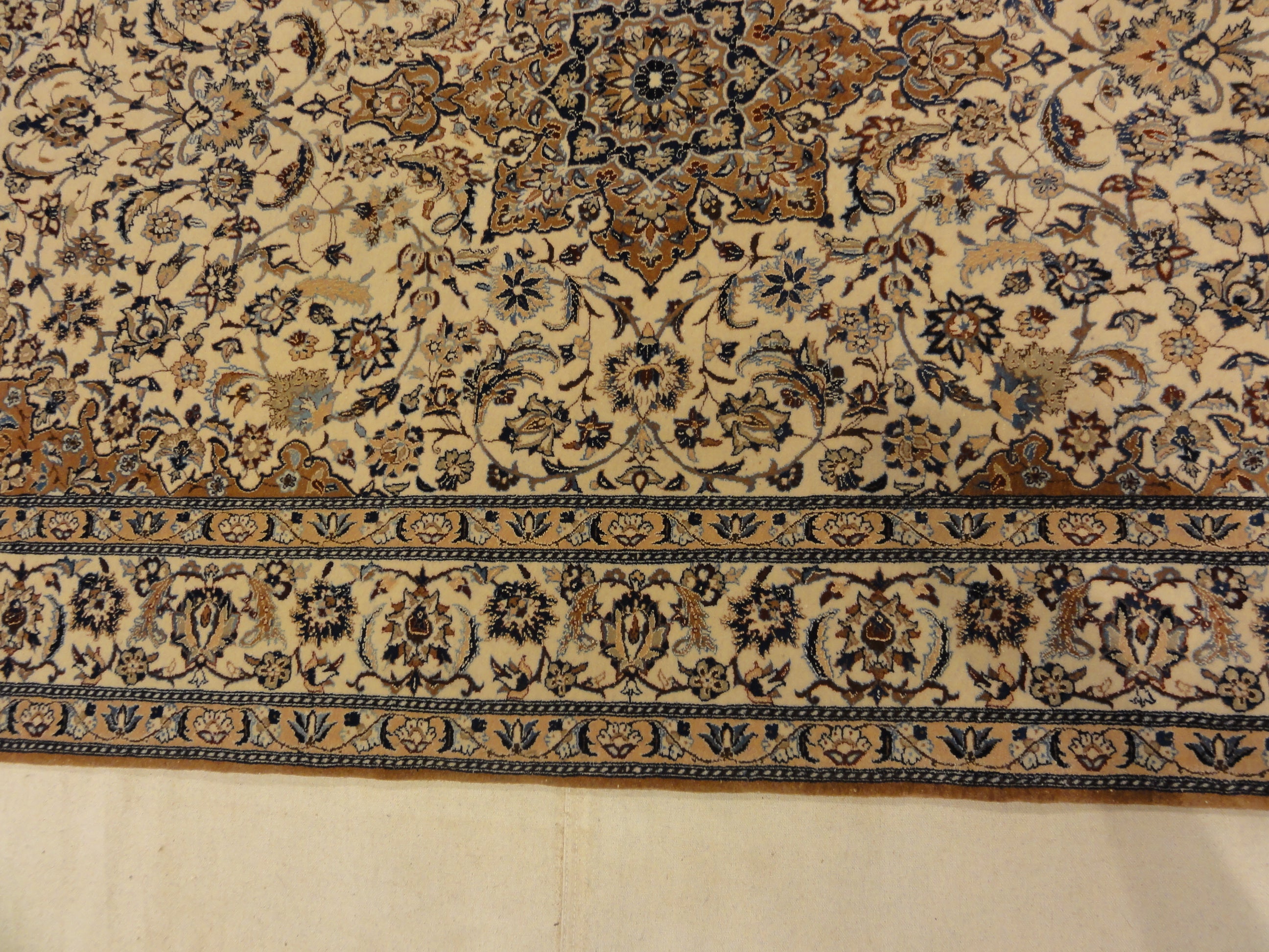 Fine vintage Habibian Nain with Medallian 30062