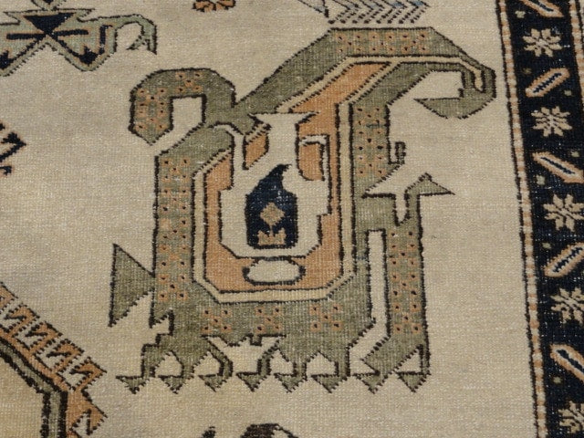 33686 Antique Caucasian Design