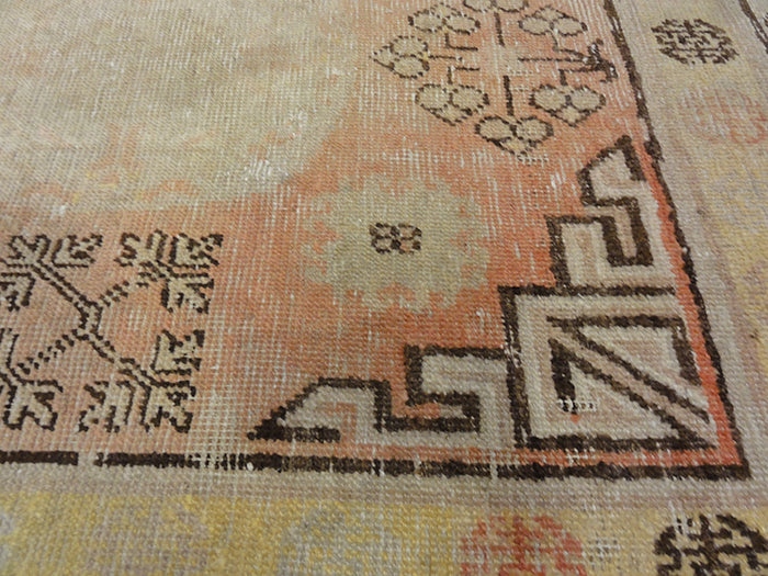 32118 Antique Khotan