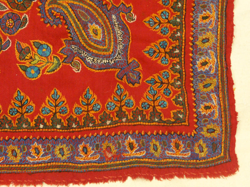 31789 Antique Suzani Kerman Patte