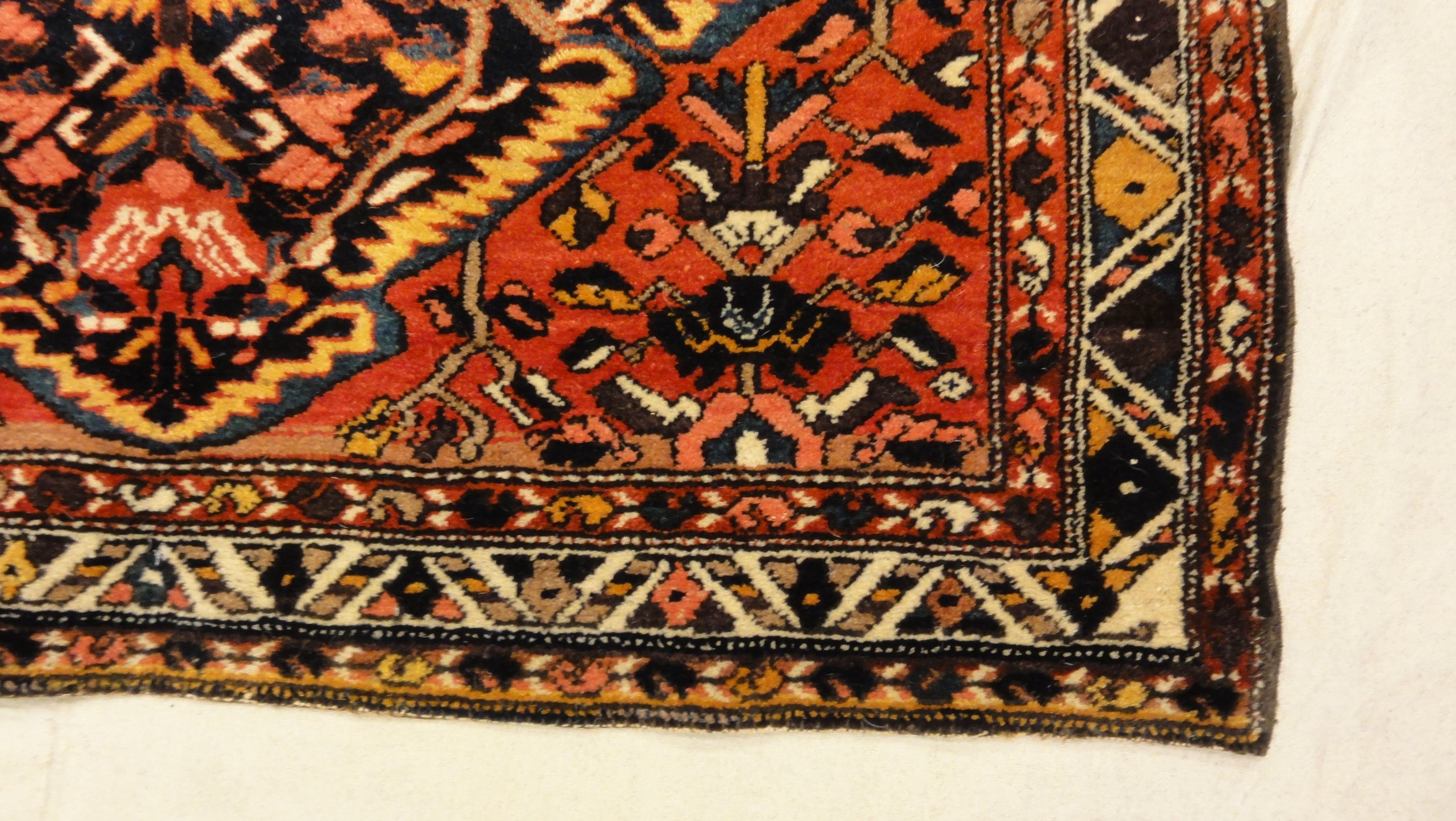 Antique Bakhtiari Rug 34580