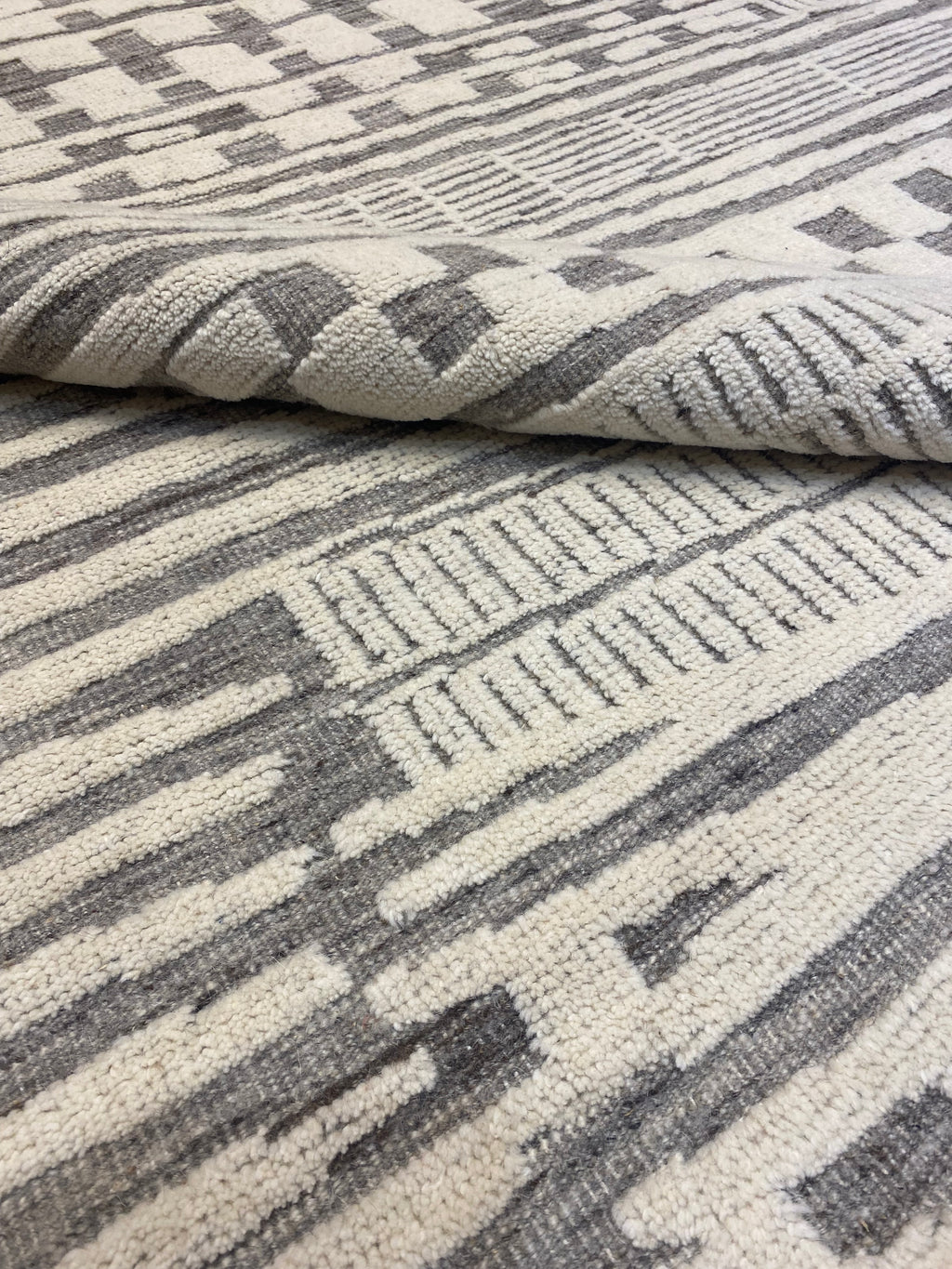 38280 Ziegler & Co. Modern Rug