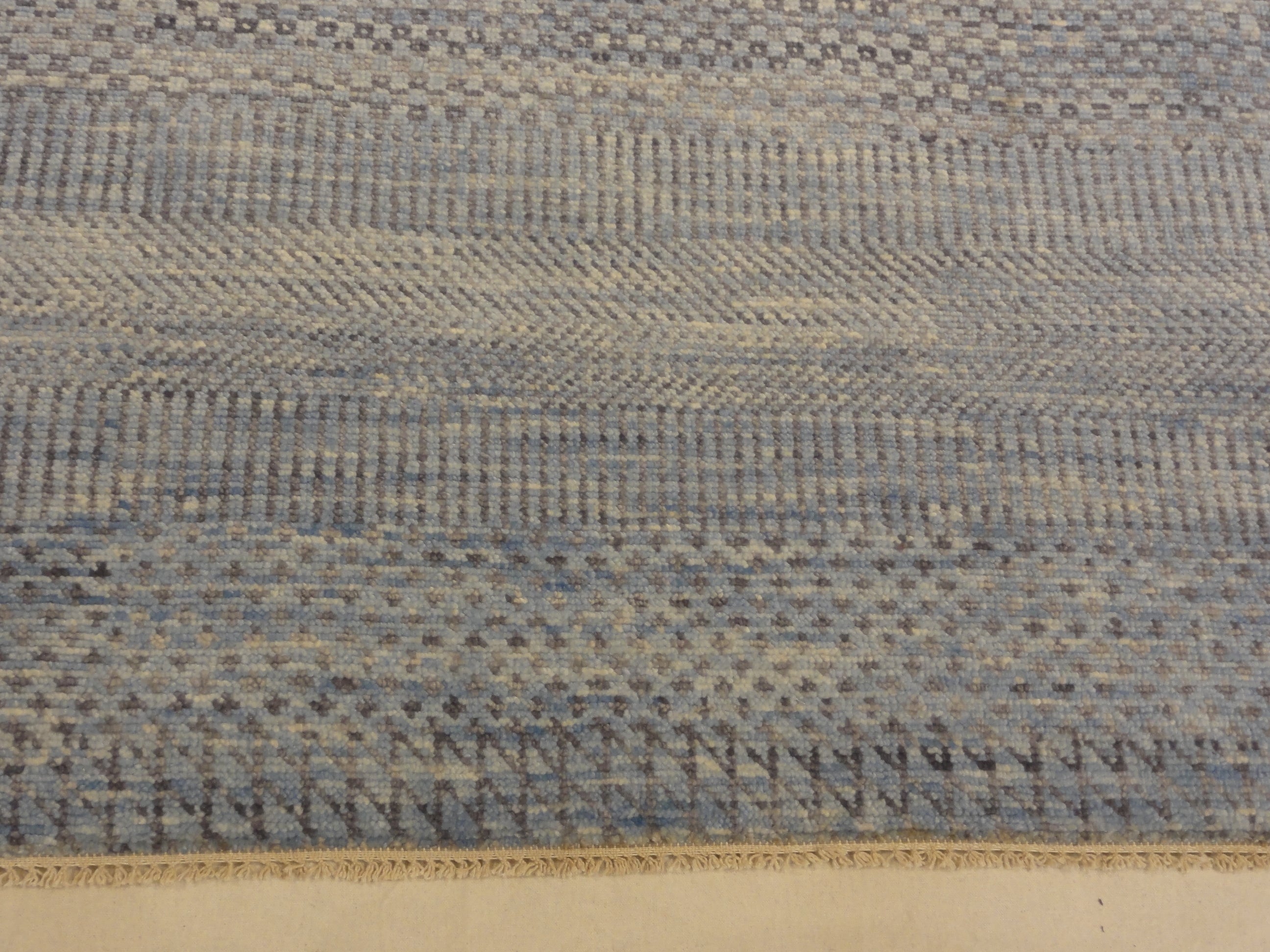 30526 Grey Modern Patterned Rug