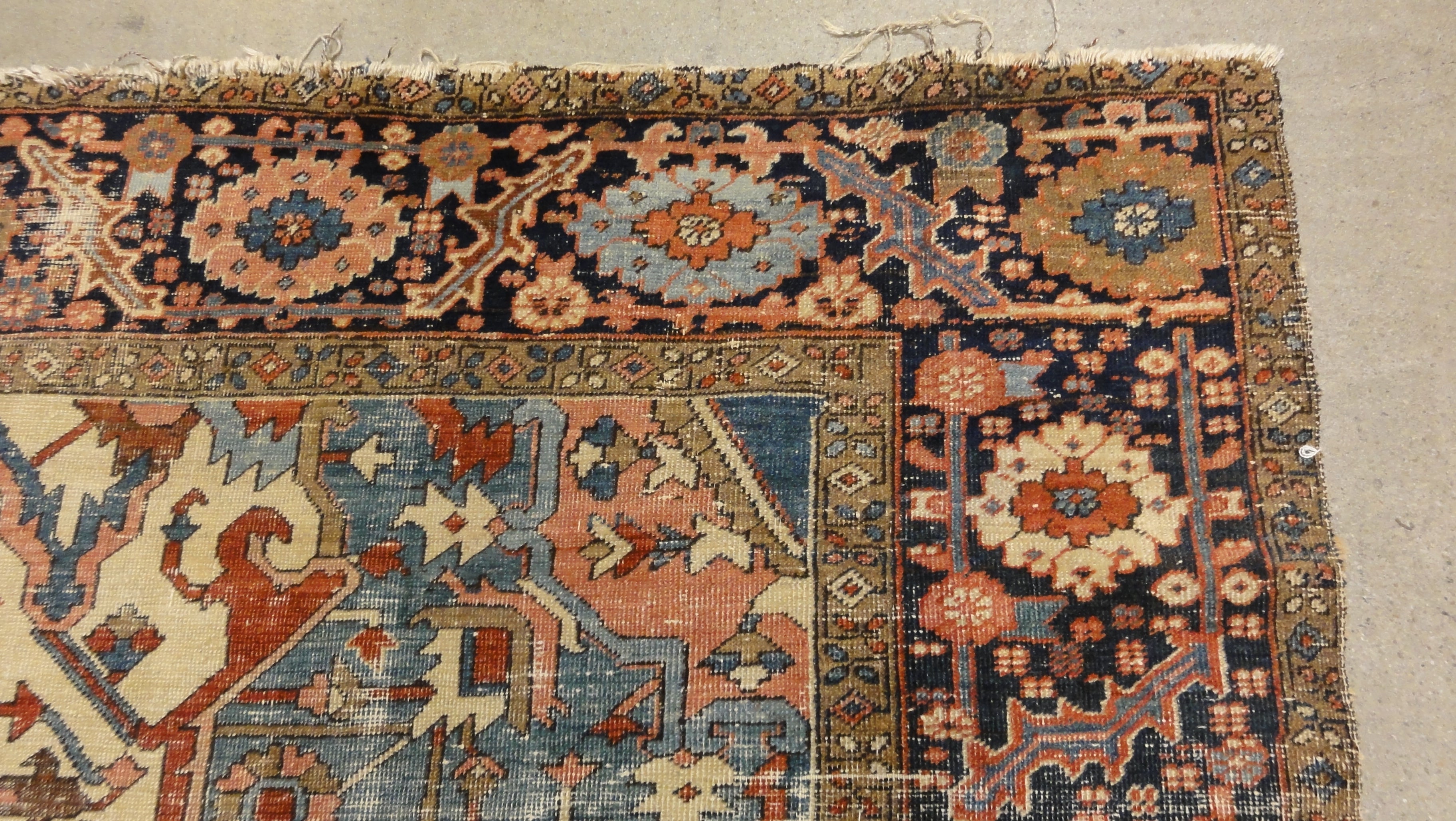 34142 Antique Serapi