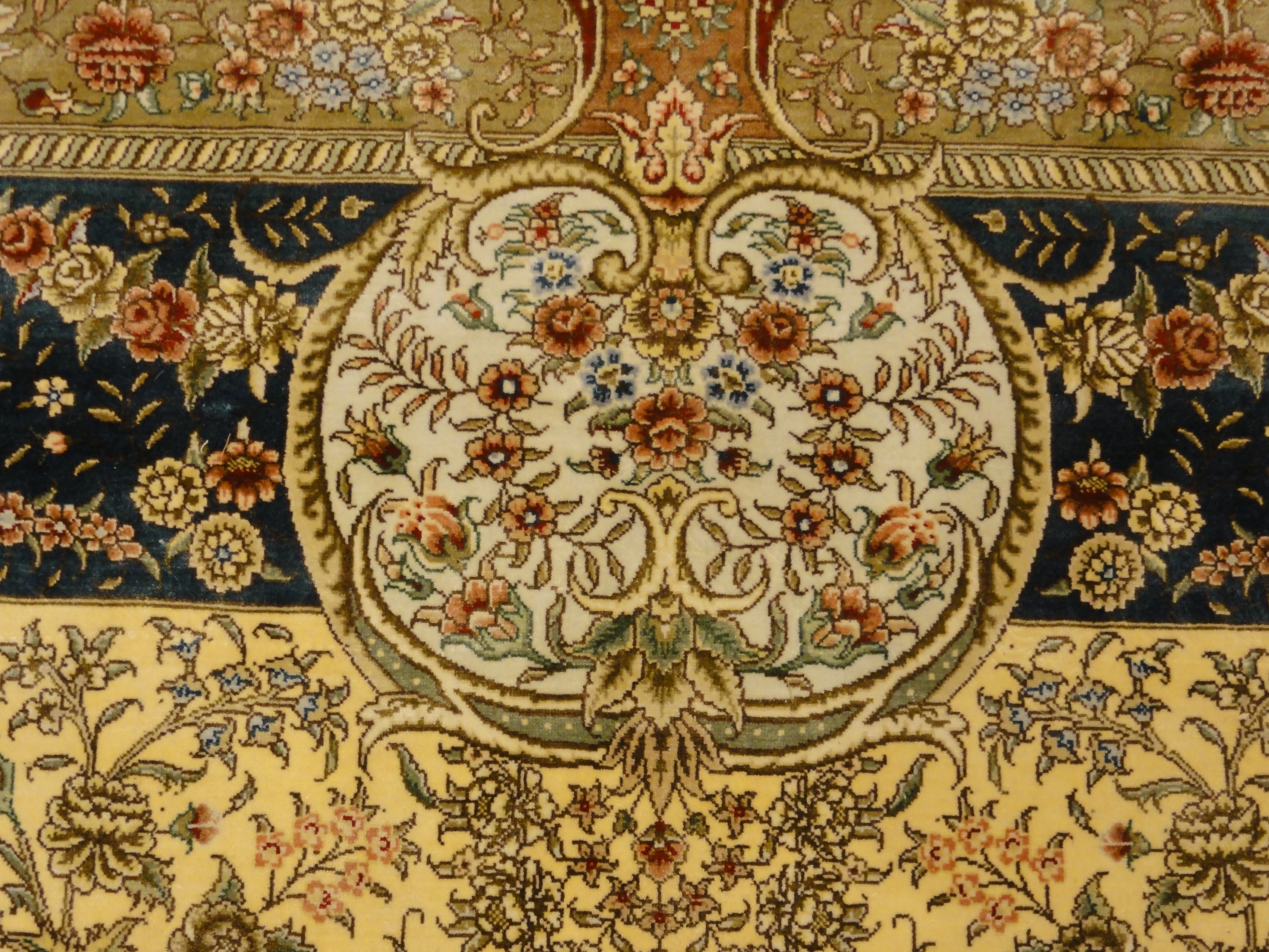 Finest Silk Qum 33194