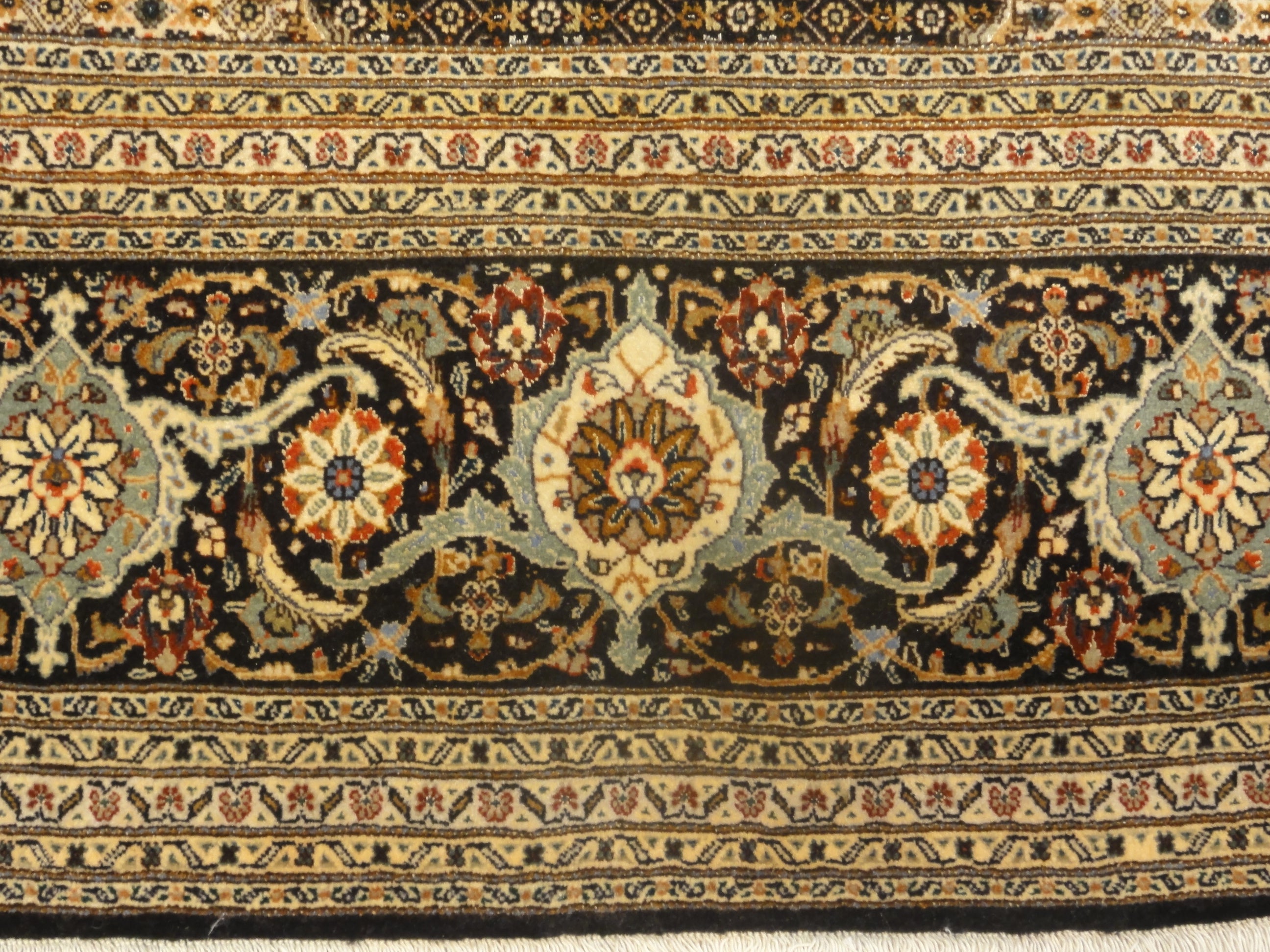 30345 Tabriz Mahi Rug