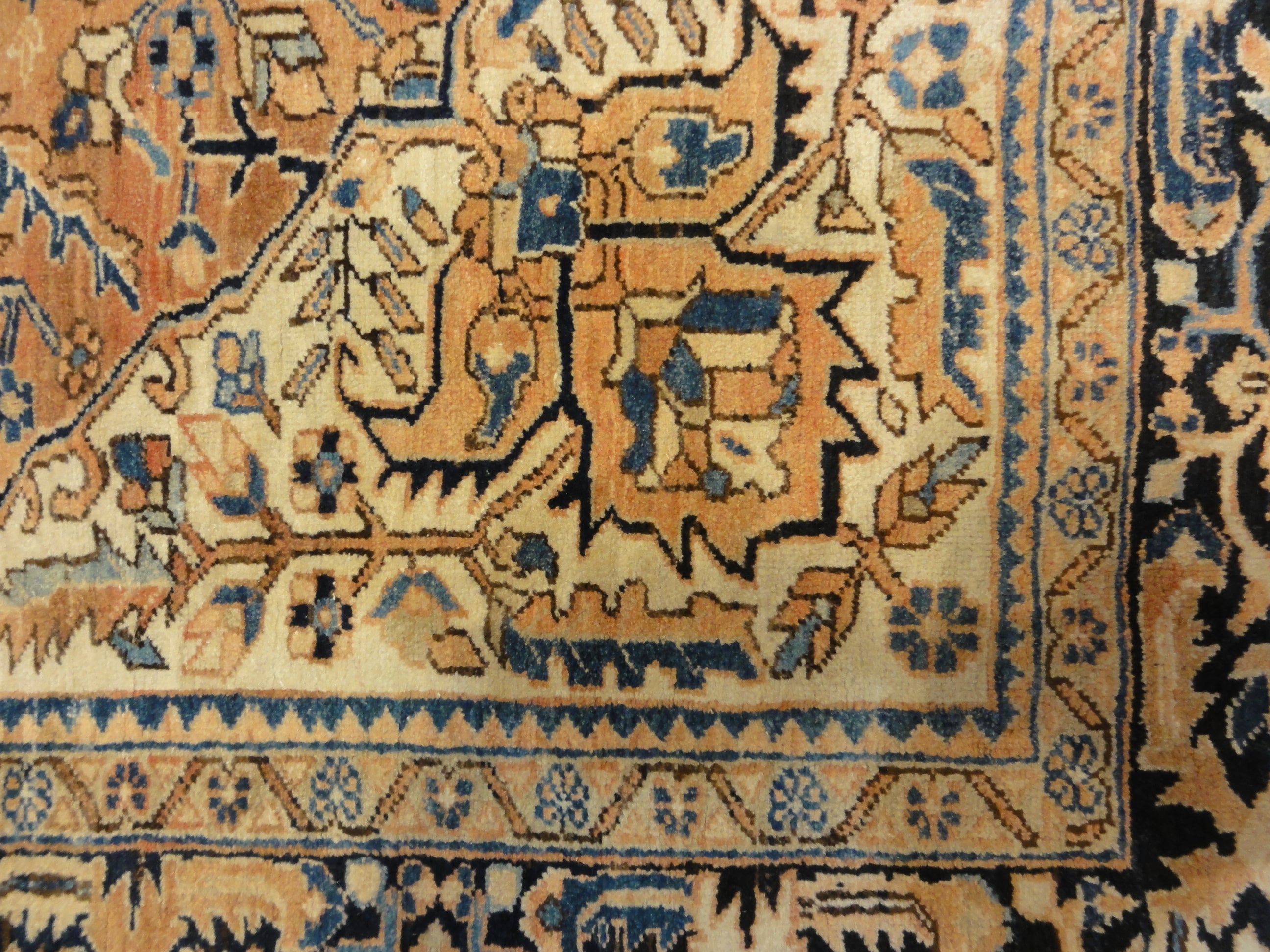 37008 Antique Serapi Heriz Dragon