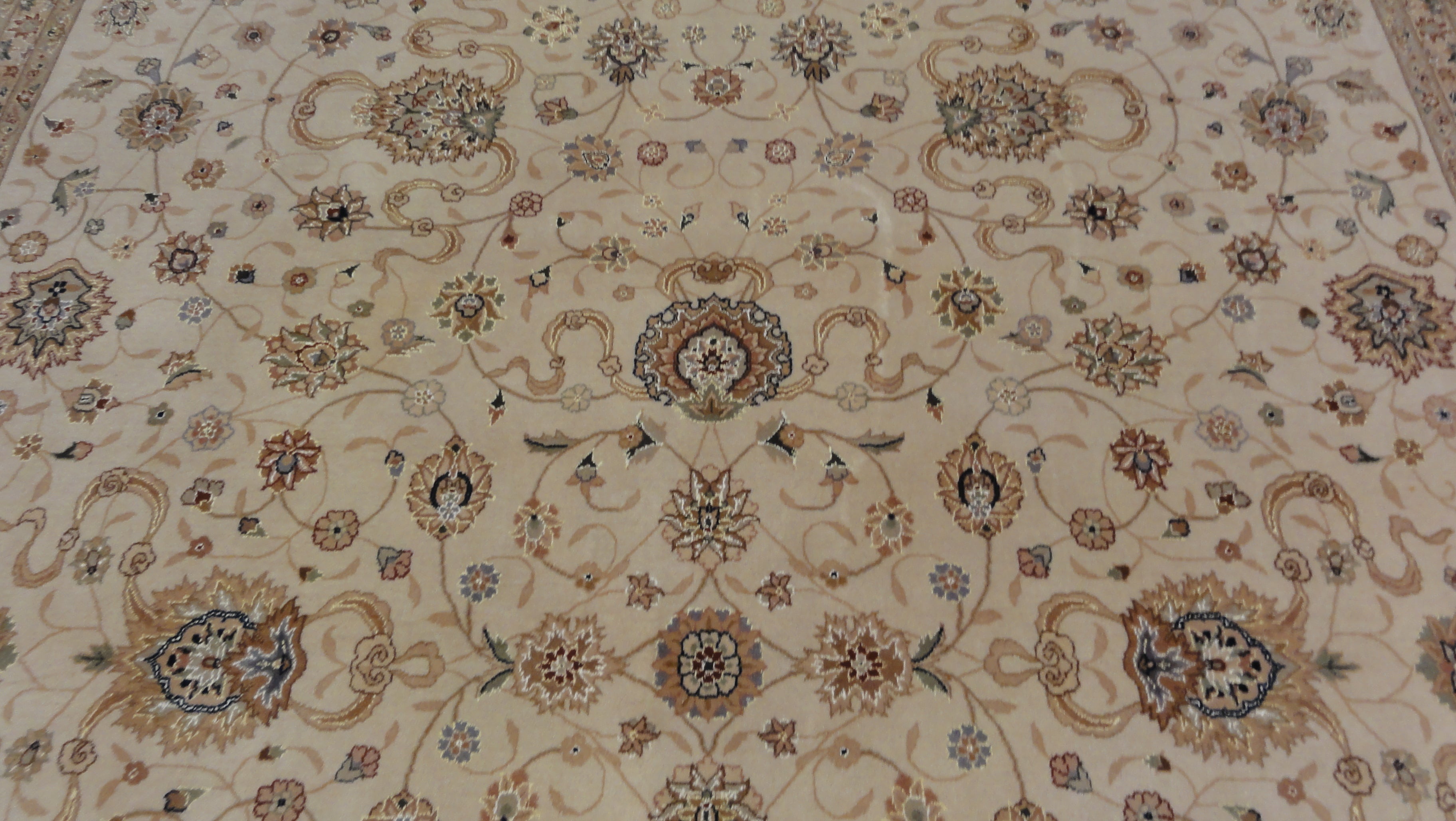 Fine Tabriz Rug 34180