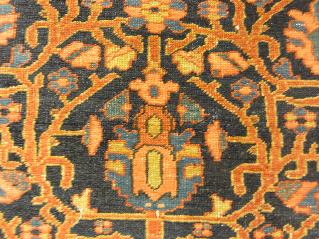 Antique Heriz Rug with a Unique Field 30709