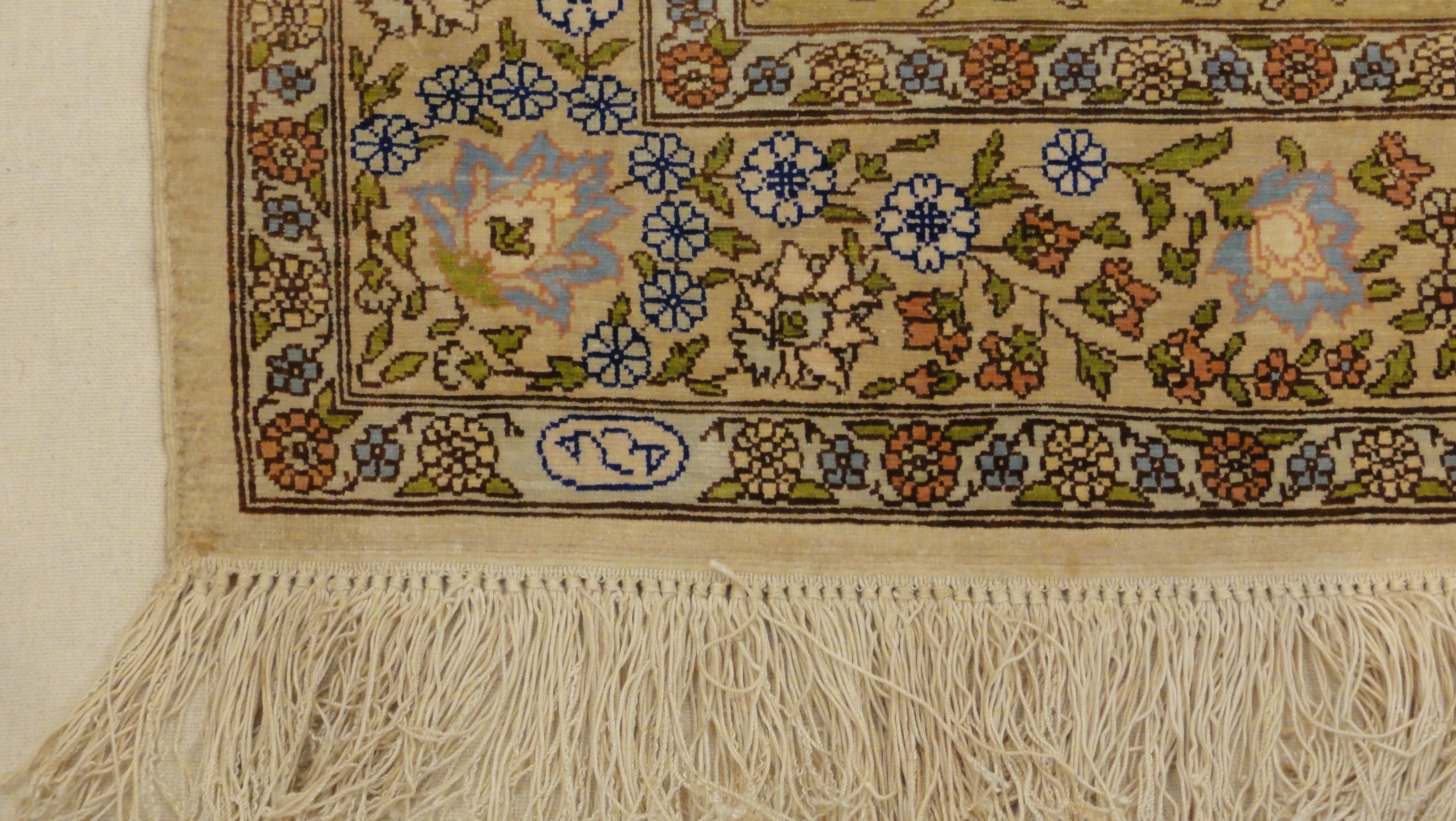 Vintage Silk Hereke 34526