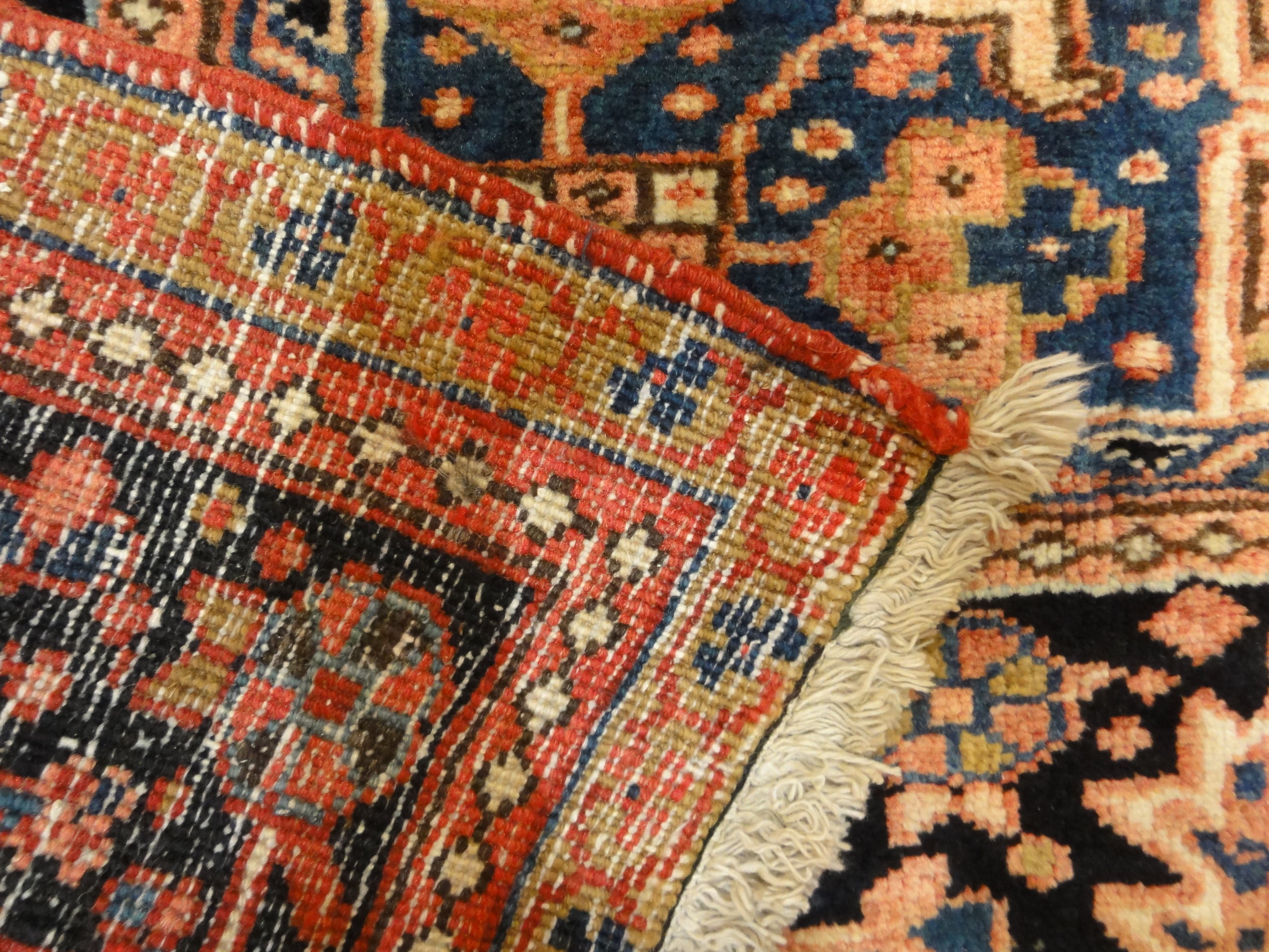 Antique Serapi Heriz 37024