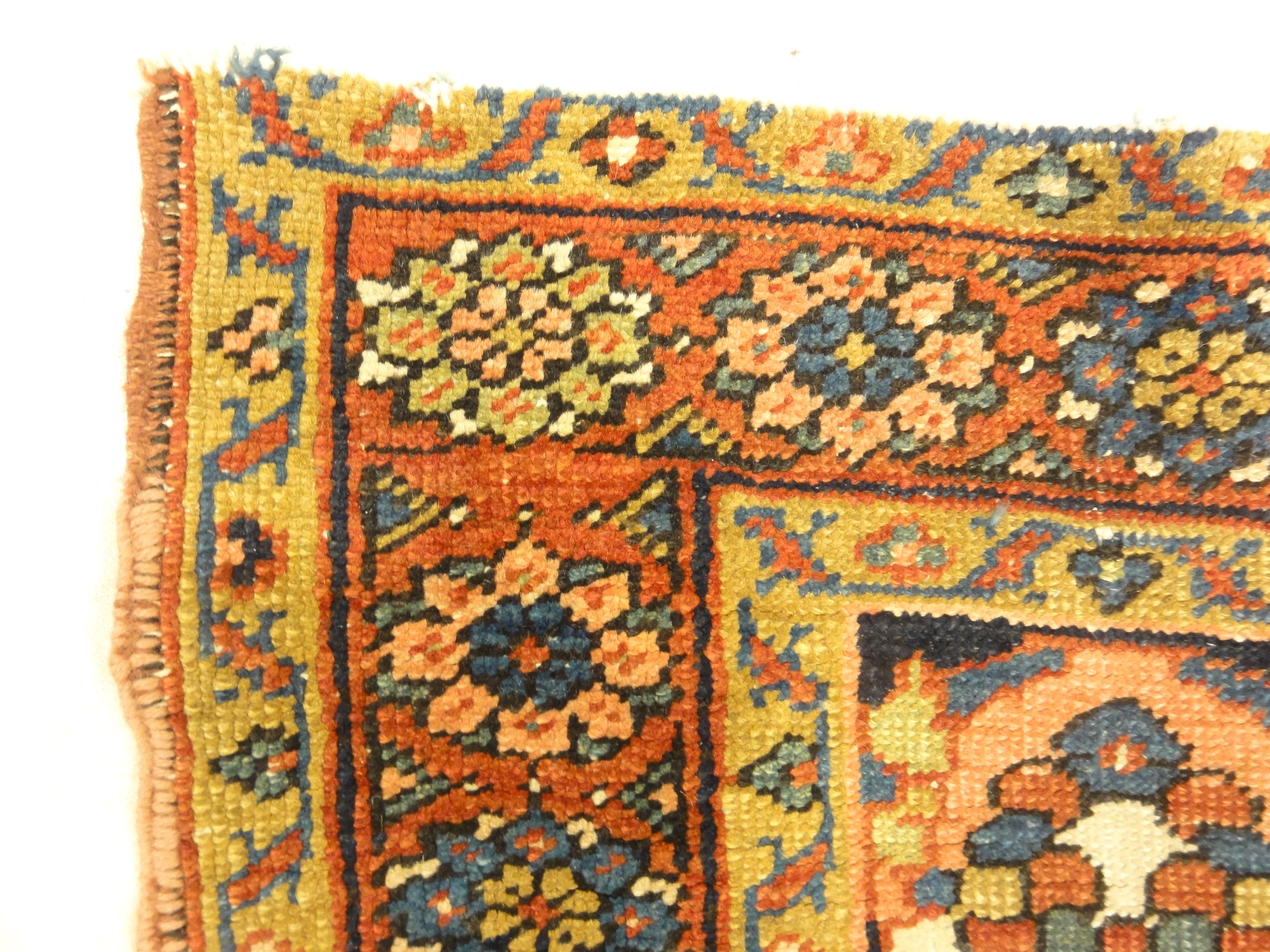 Antique Heriz Rug with a Unique Field 30709