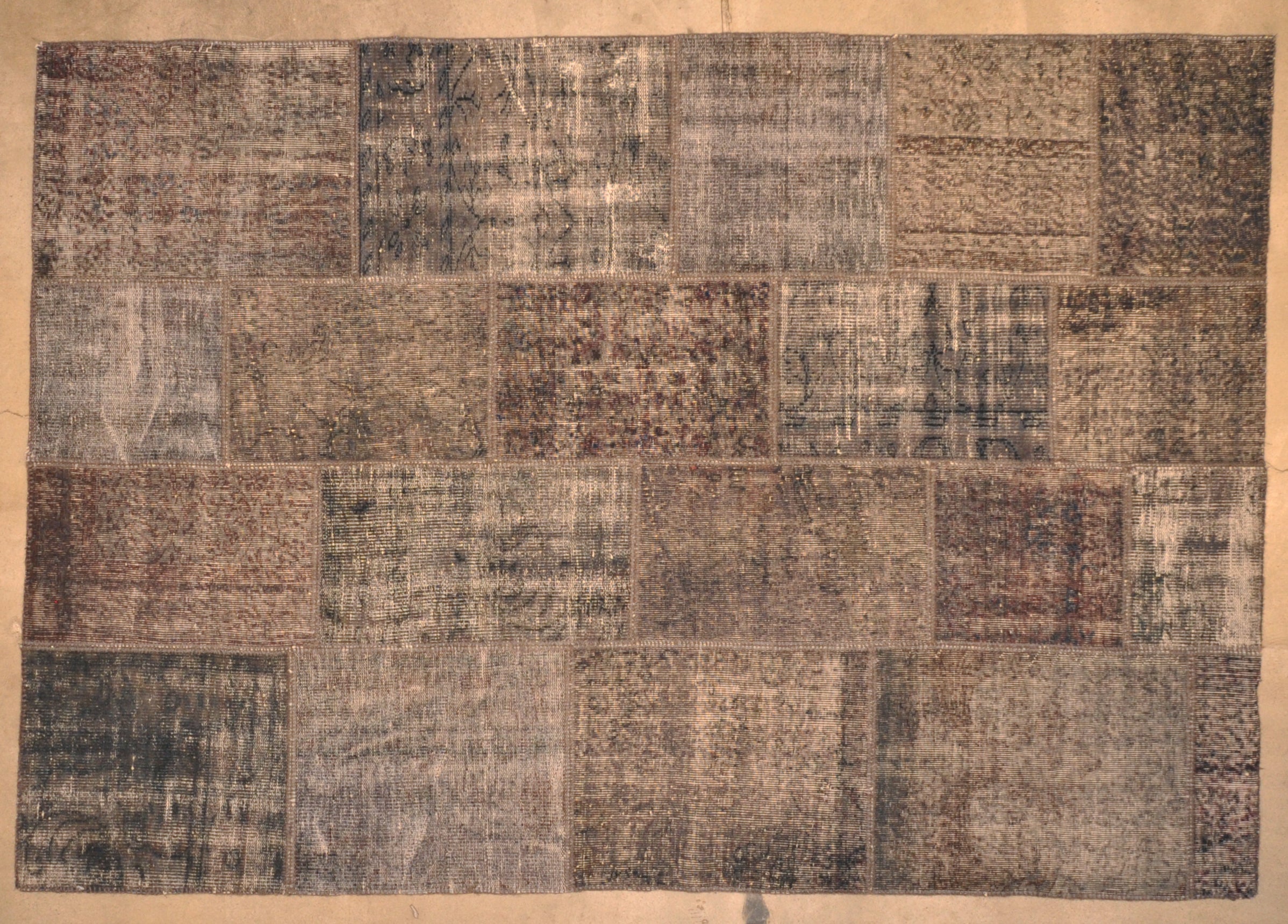 27622 Dark Grey Patchwork