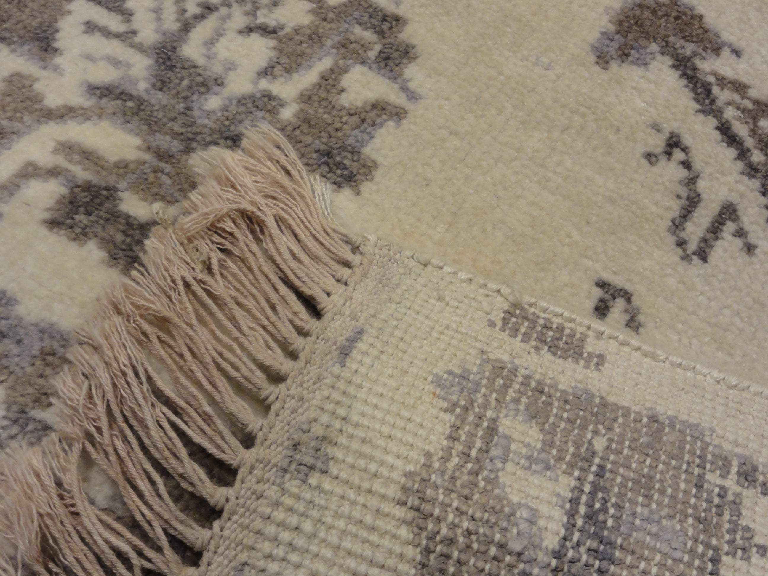 Broken Design Rug 32934