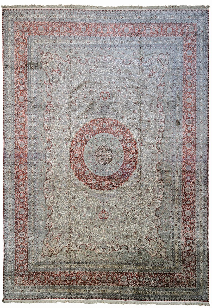 Fine Silk Medallion 28338
