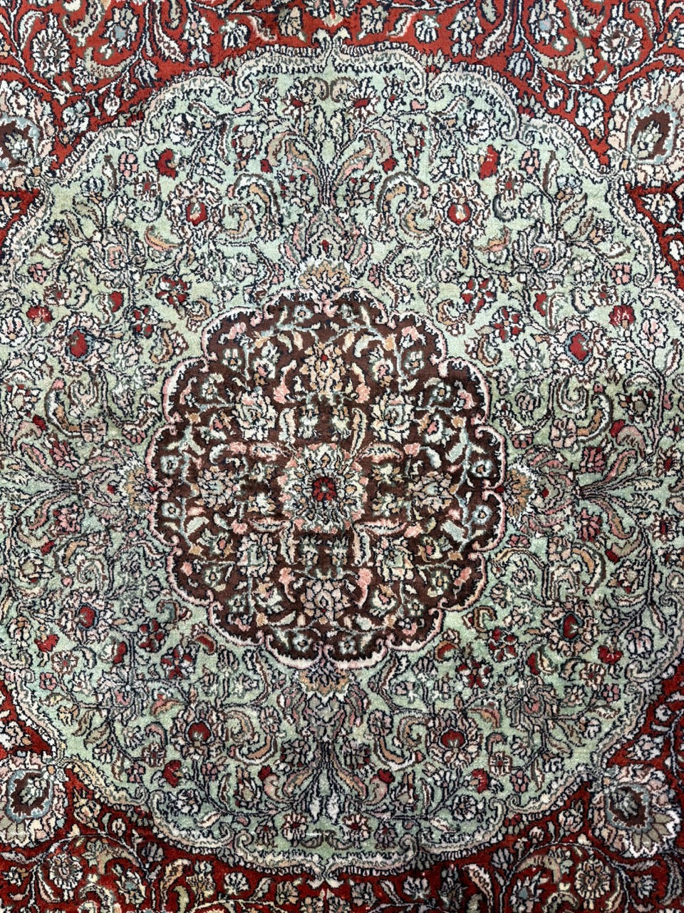 Fine Silk Medallion 28338