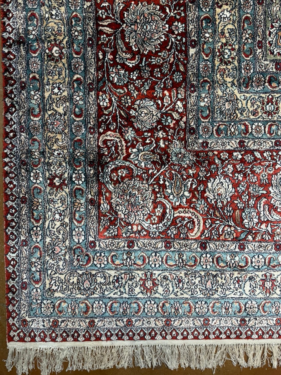 Fine Silk Medallion 28338