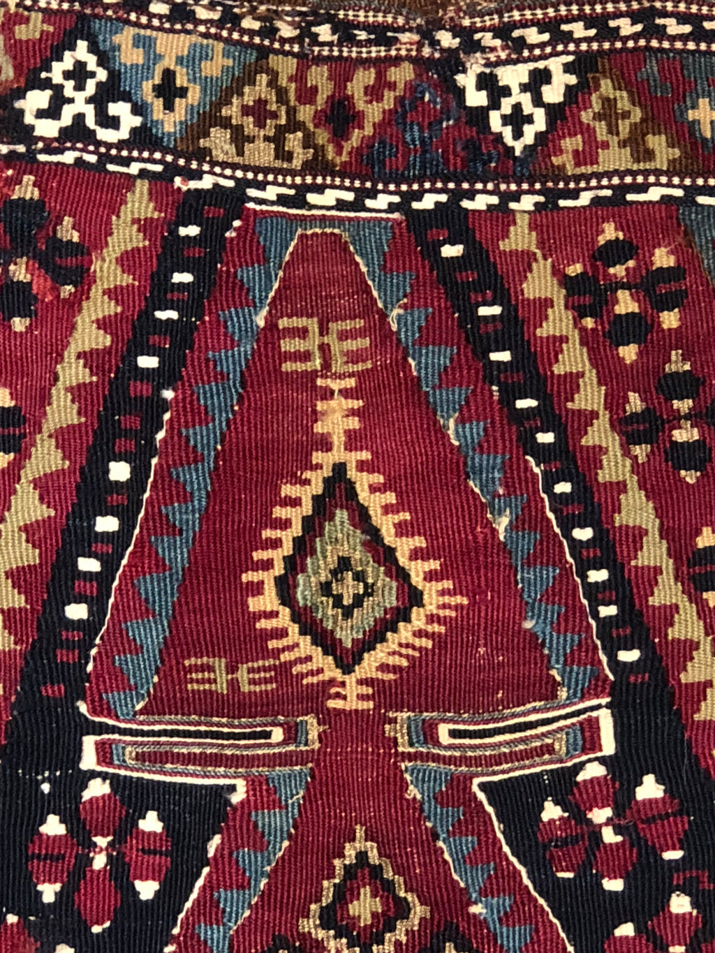 38222 Antique Yastik Kelim