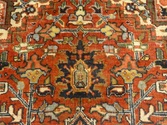 33840 Antique Persian Heriz