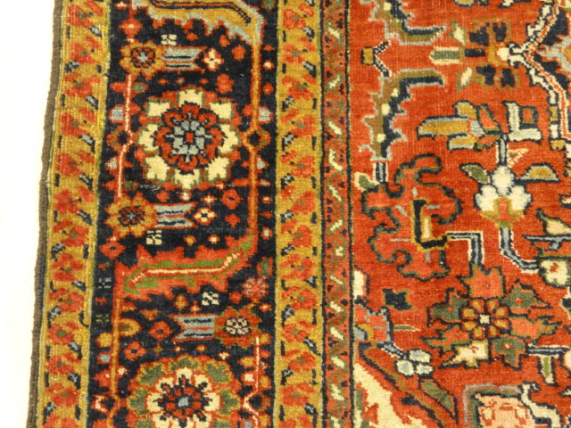 33840 Antique Persian Heriz