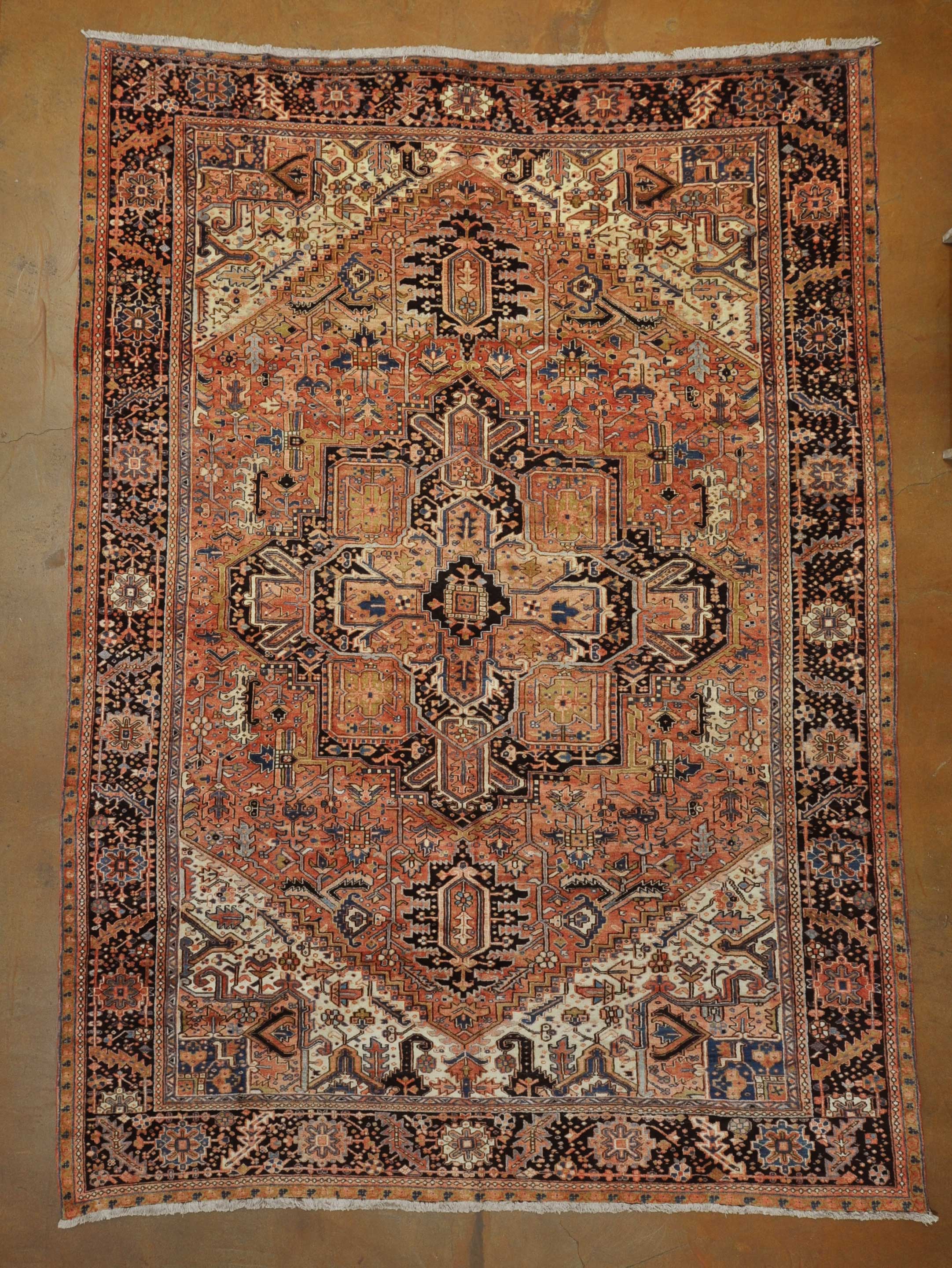 Antique Serapi Heriz 37024