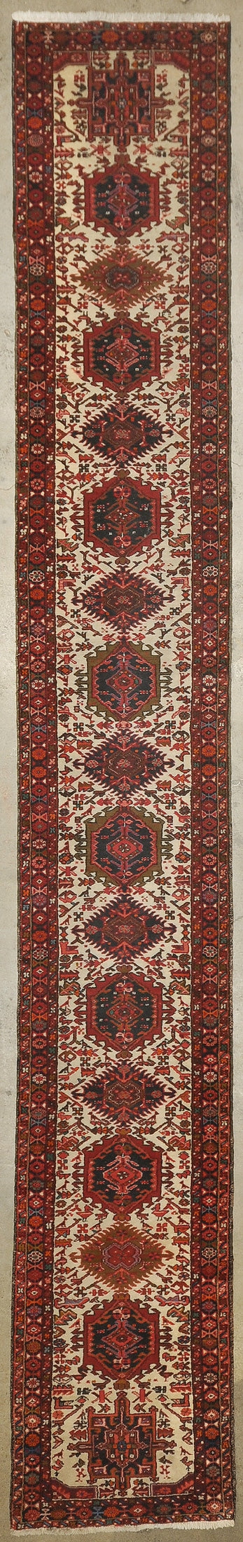 Vintage Tribal Heriz 33612