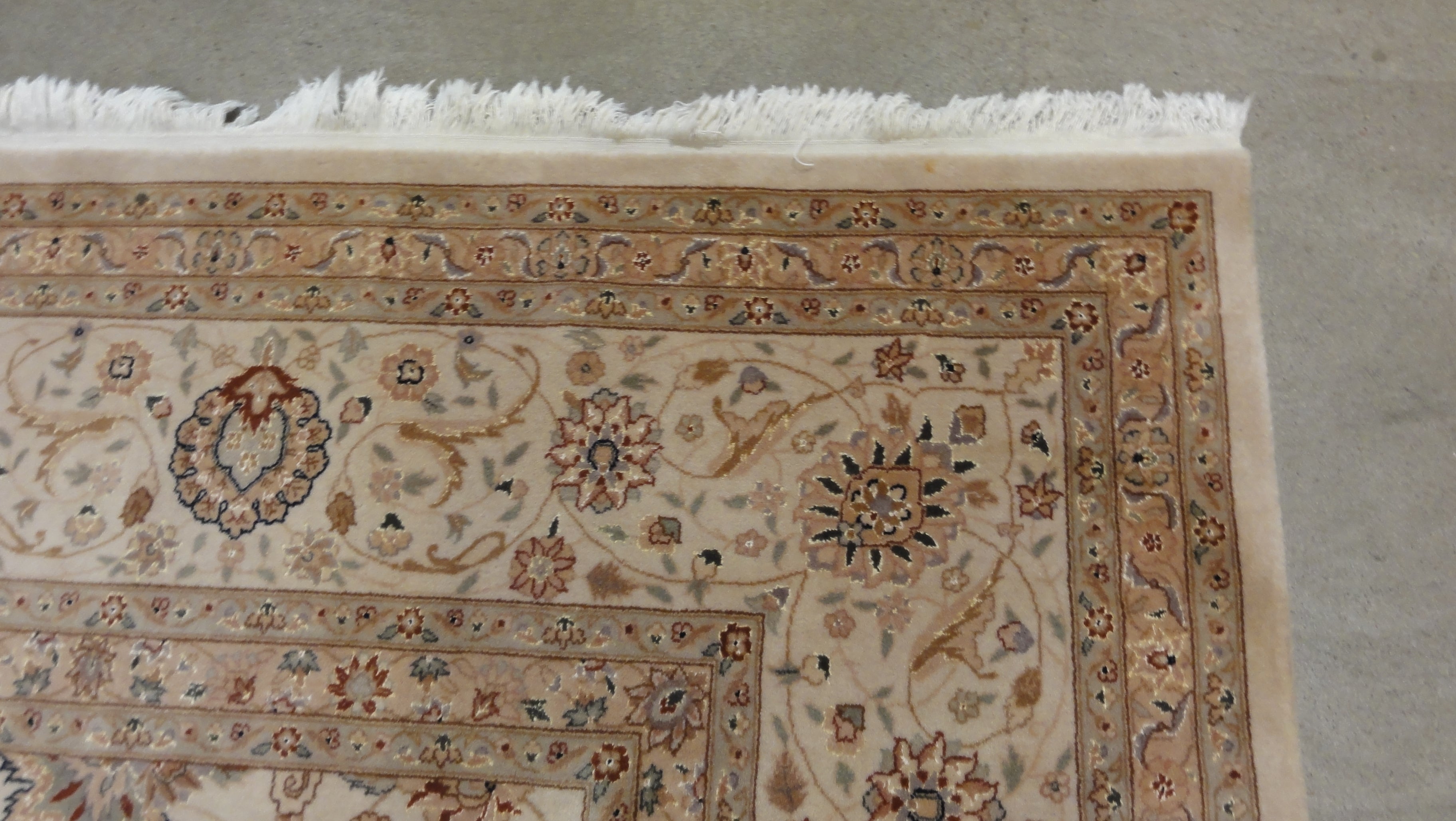 Fine Tabriz Rug 34180