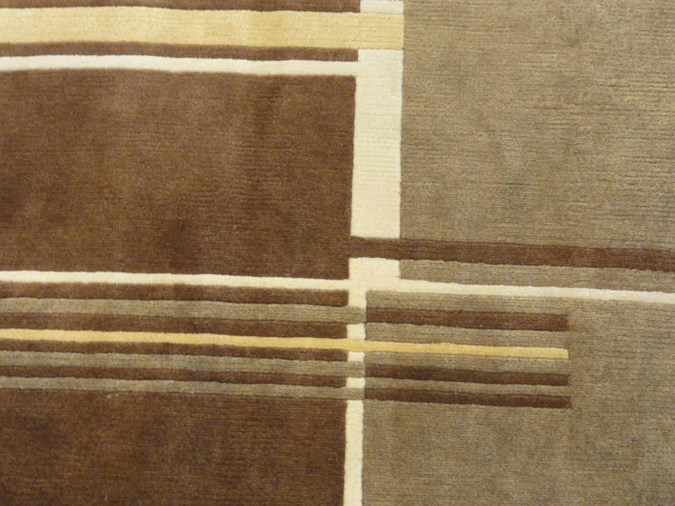 32785  Modern Tibetan Rug