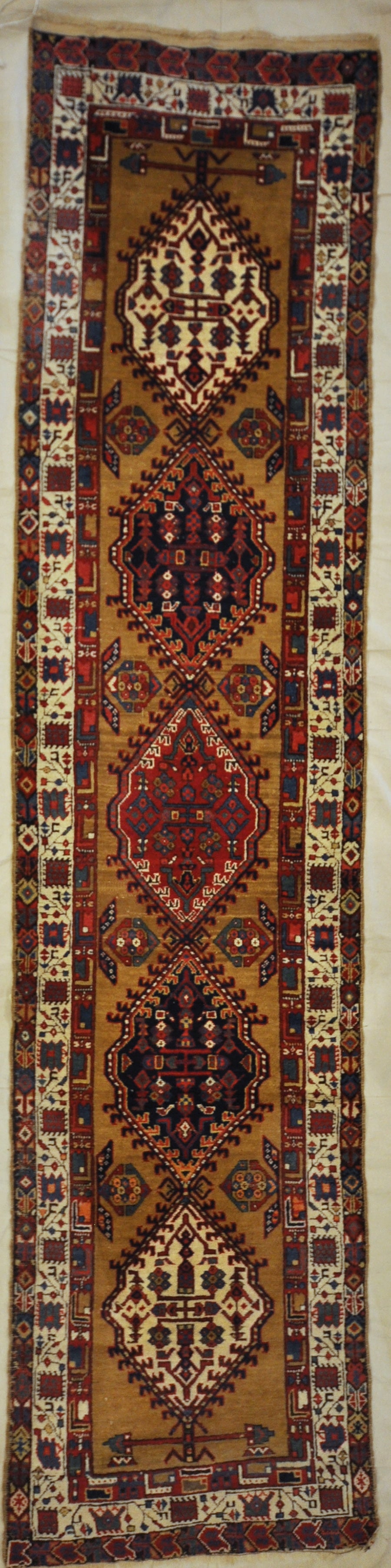 Antique Sarouk runner | Rugs & More | Oriental Carpets