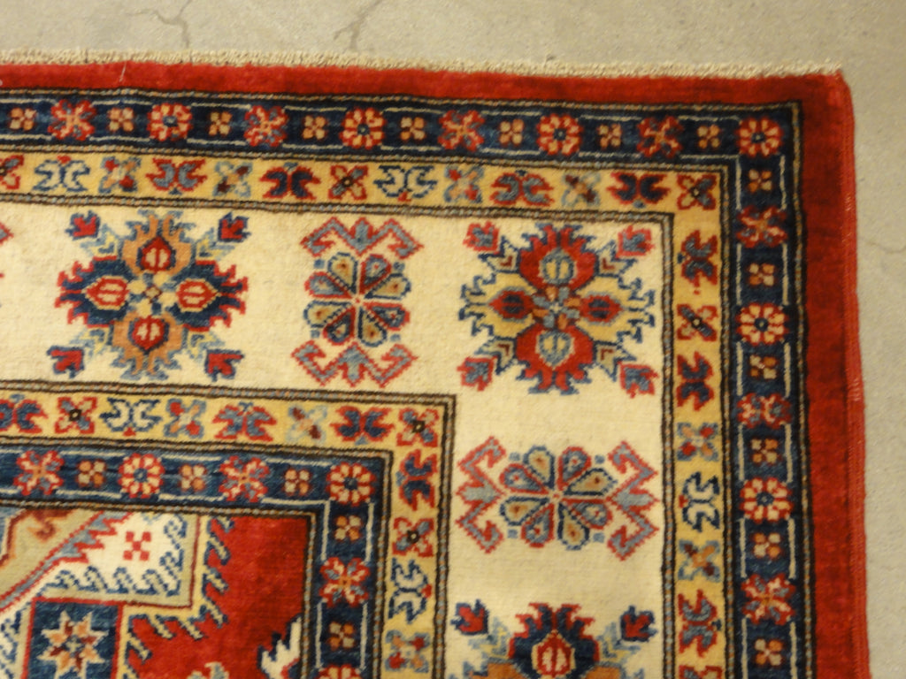 33213 Kazak Rug