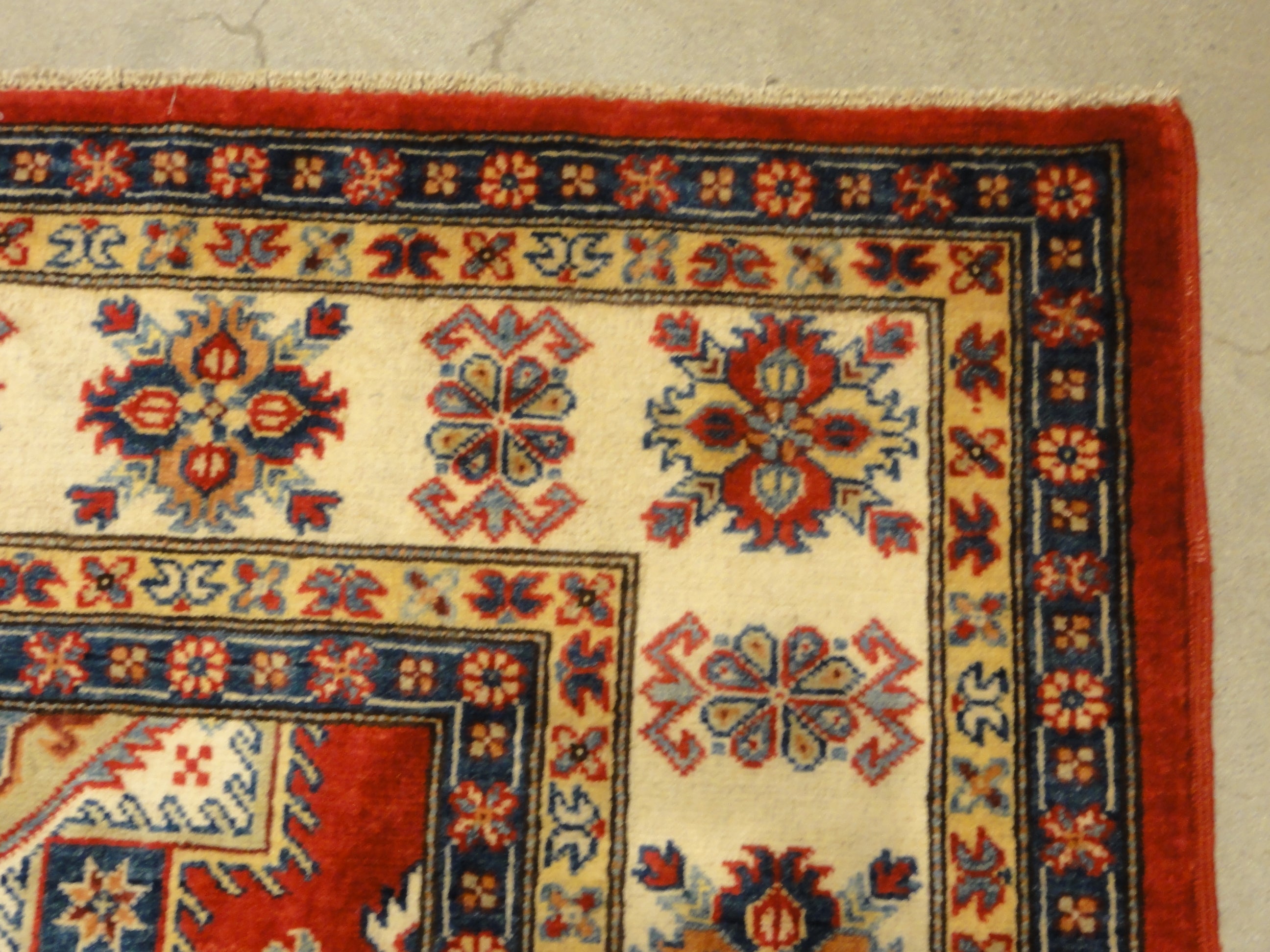 33213 Kazak Rug