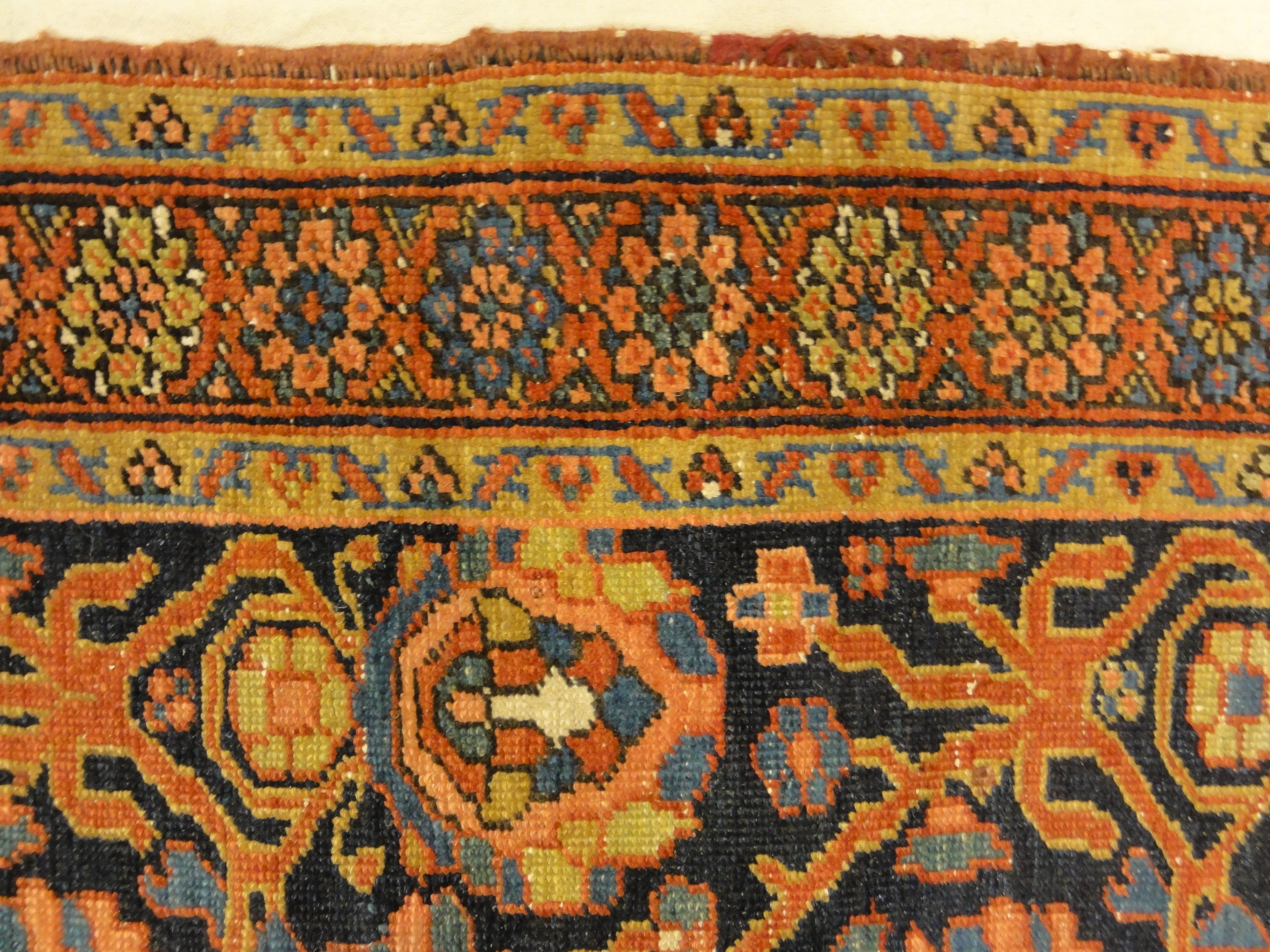 Antique Heriz Rug with a Unique Field 30709