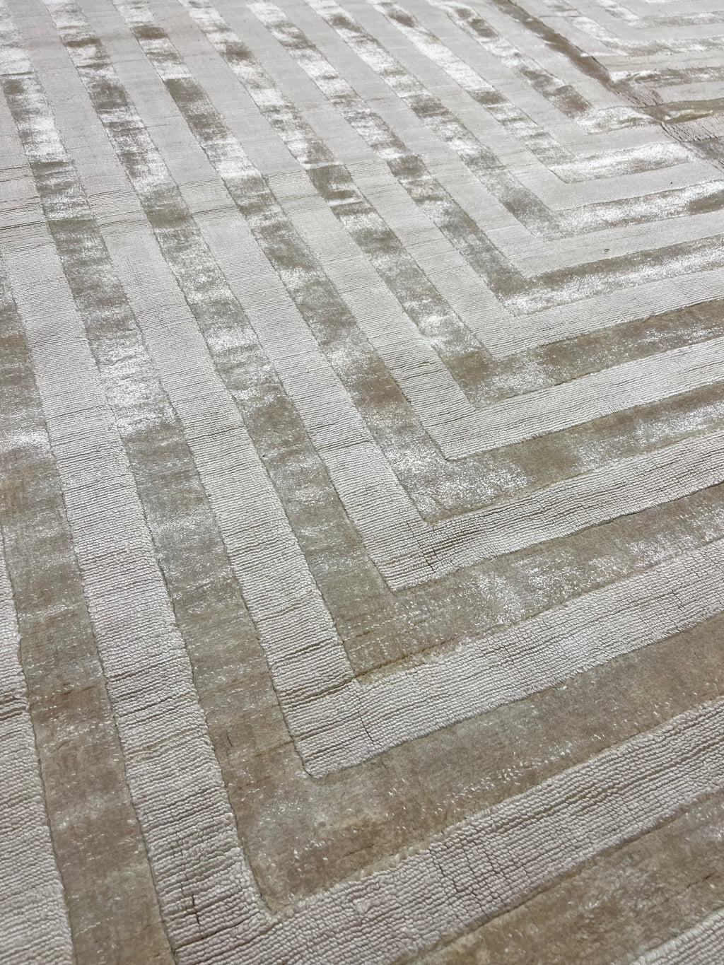 Ziegler & Co. Modern Loop Cut 24289