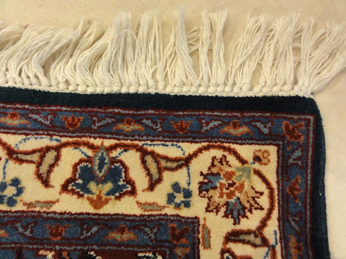 Unusual Sarouk Design 32715