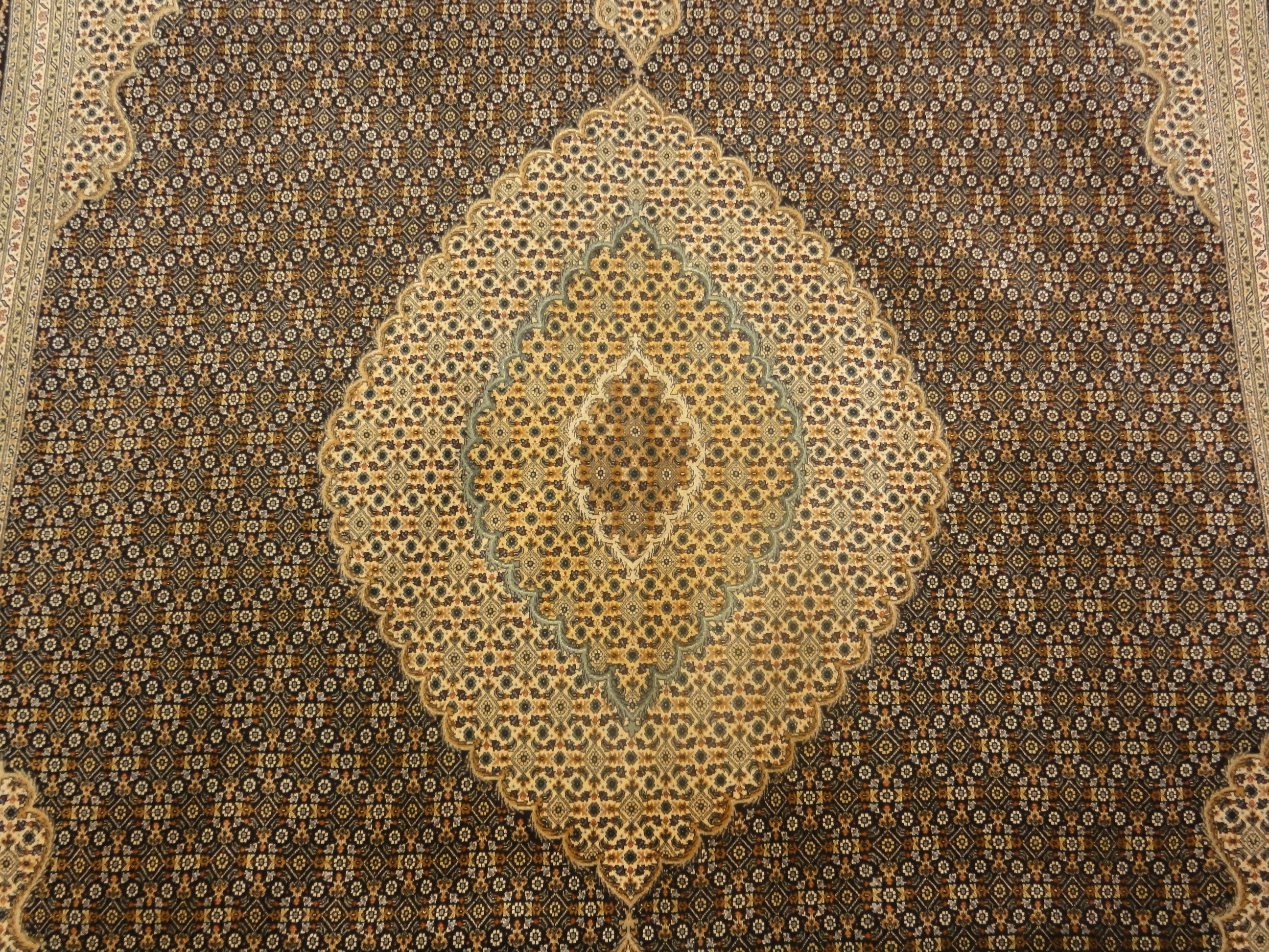 30345 Tabriz Mahi Rug